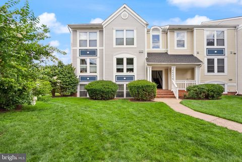 Photo of 20576 Snowshoe Square #302, ASHBURN, VA 20147 (MLS # VALO2128710)