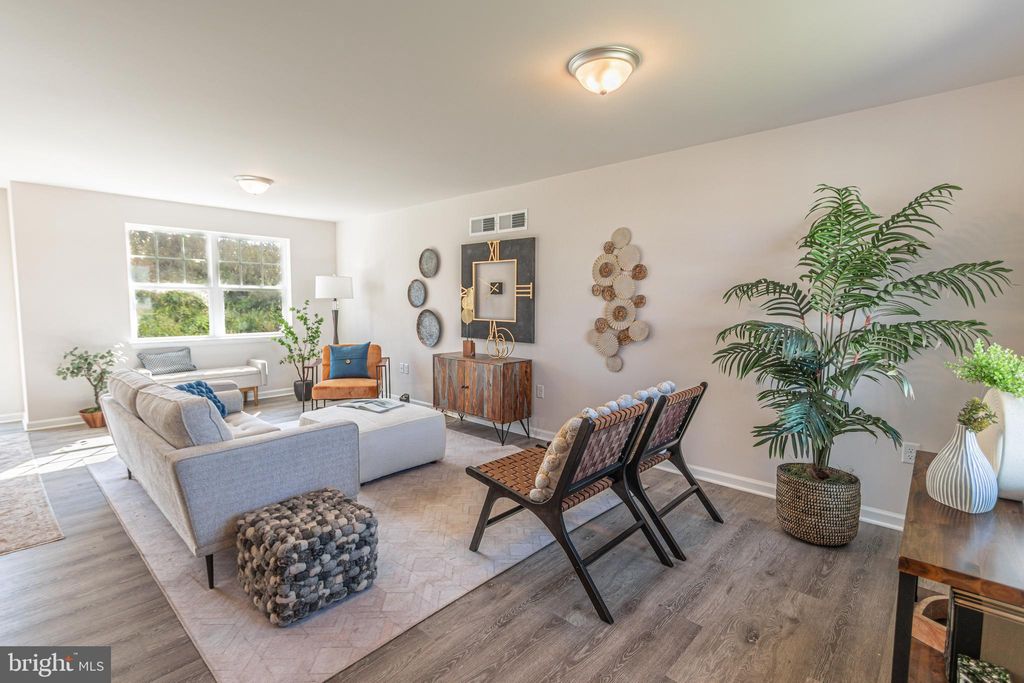 Photo of 272 Valley View Cir #142 MODEL HOME, YORK, PA 17408 (MLS # PAYK2091730)