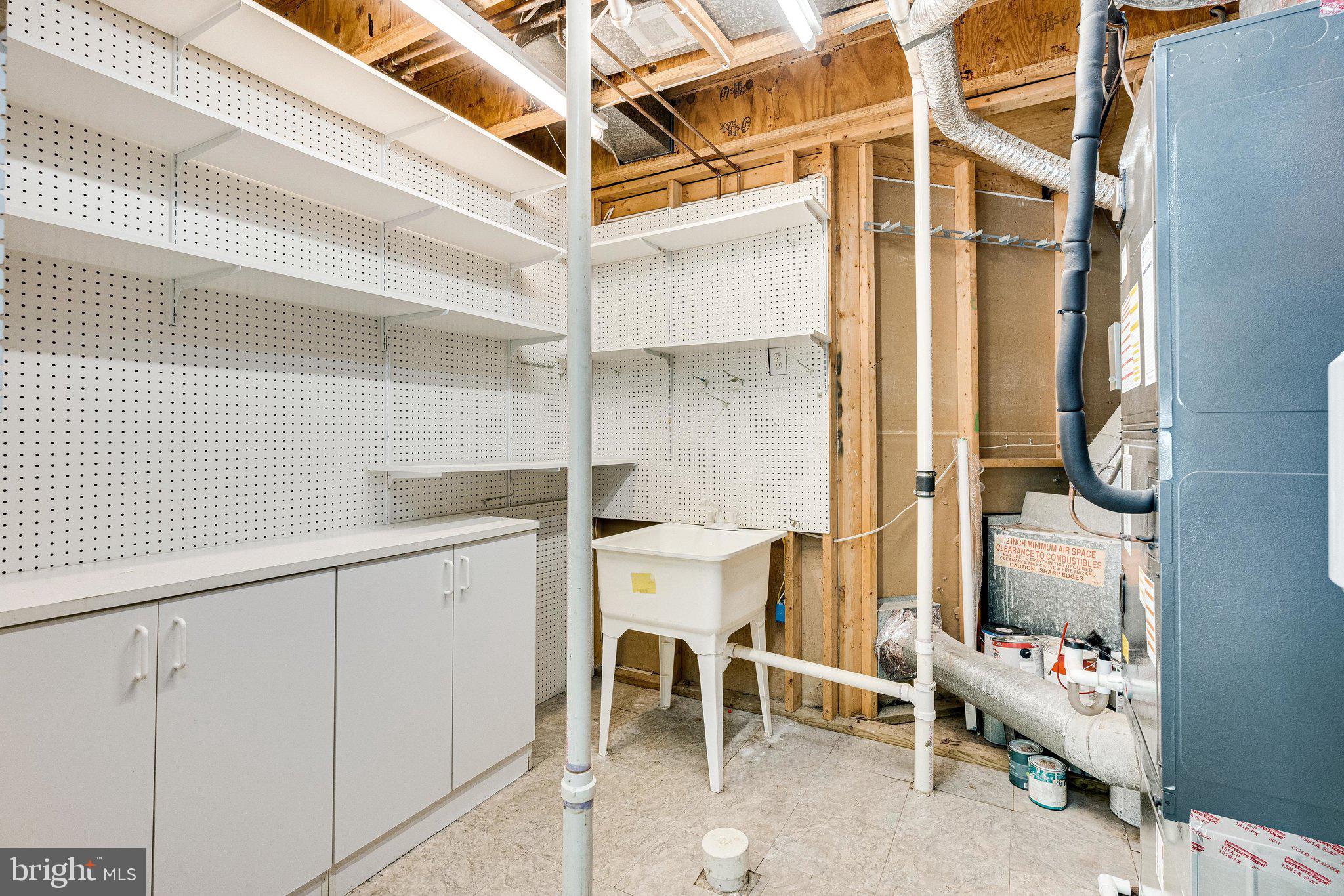 SINGLETONS GROVE - Residential Lease