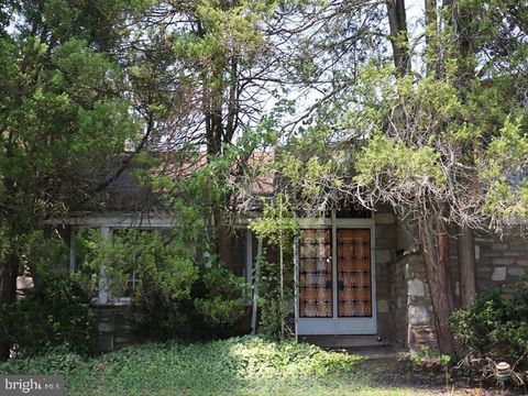 1901 LANTERN LANE ORELAND PA 19075