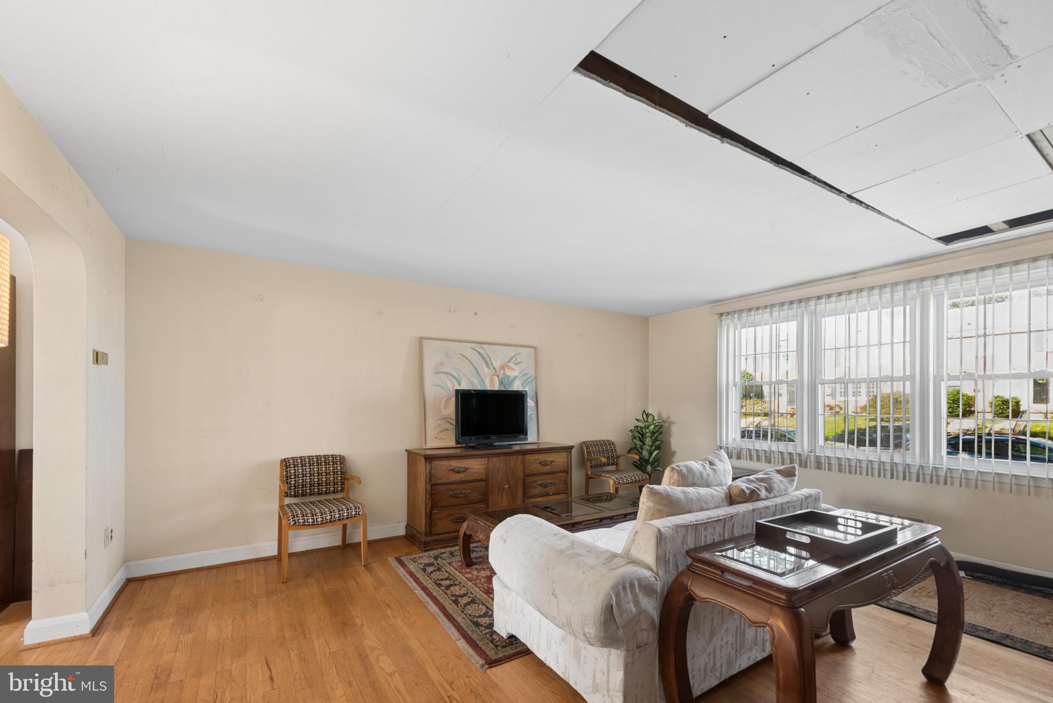 1545 DOXBURY ROAD