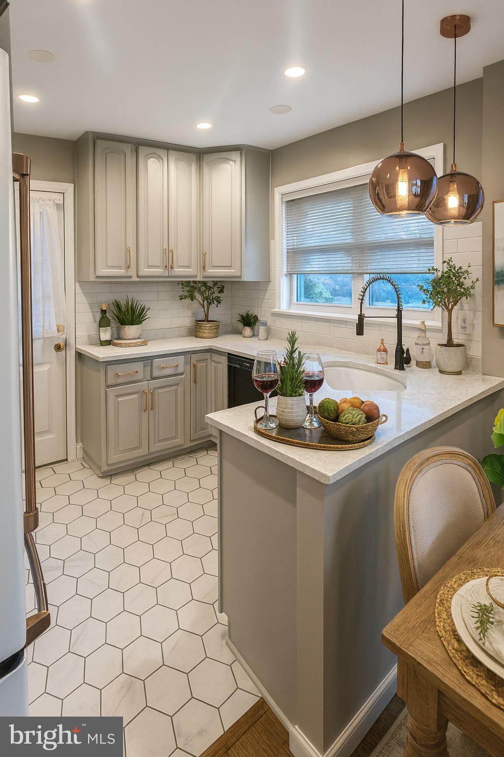 COUNTRY CLUB ESTATES - Residential Lease