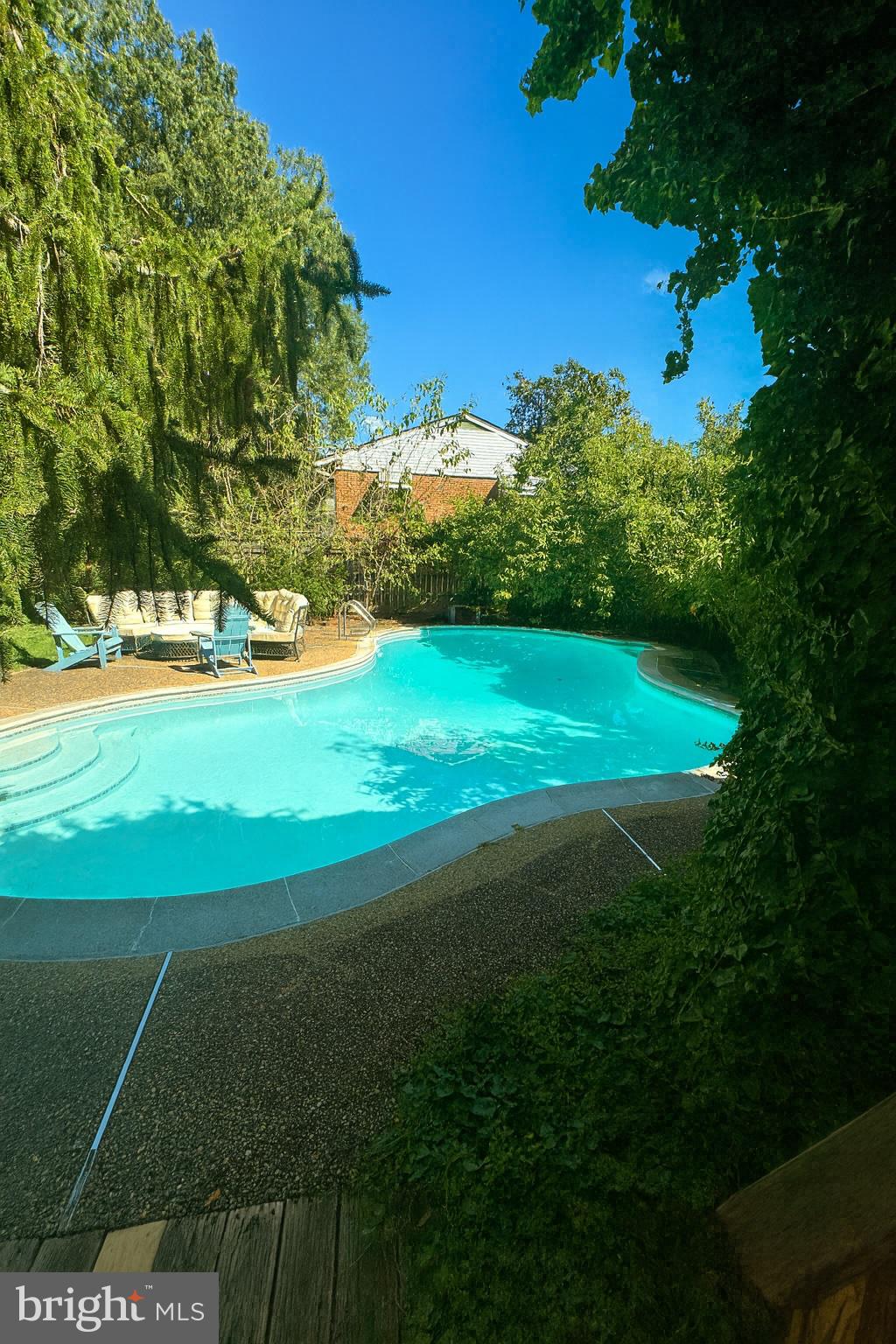 COUNTRY CLUB ESTATES - Residential Lease