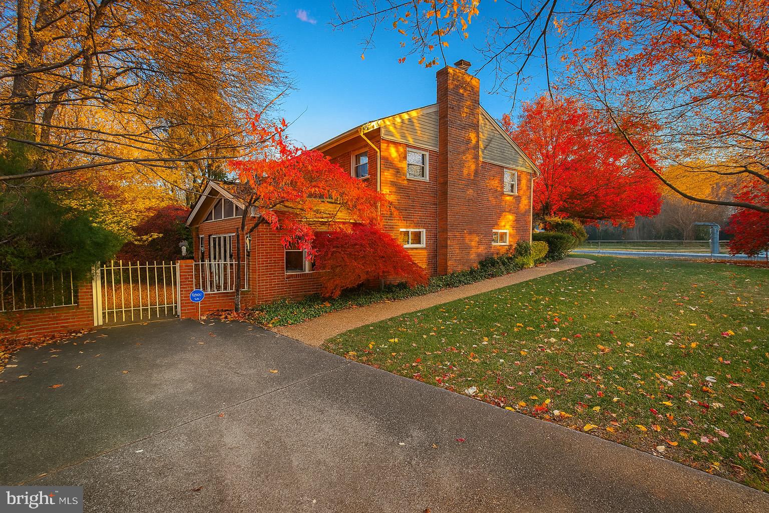 COUNTRY CLUB ESTATES - Residential Lease