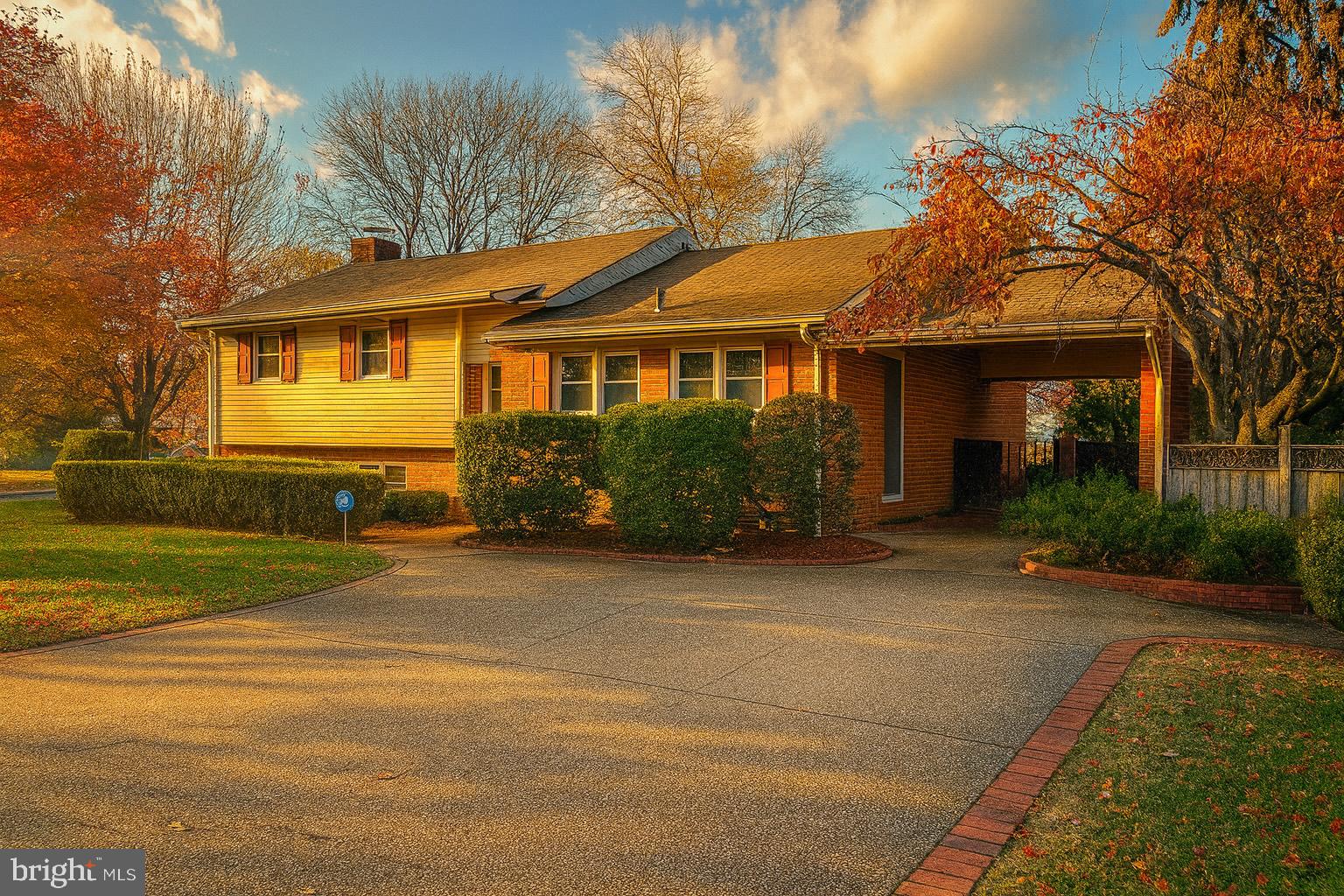 COUNTRY CLUB ESTATES - Residential Lease