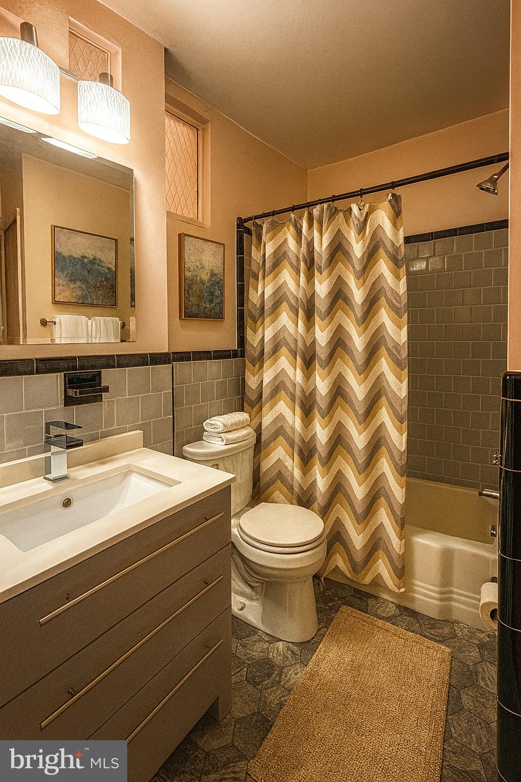 COUNTRY CLUB ESTATES - Residential Lease