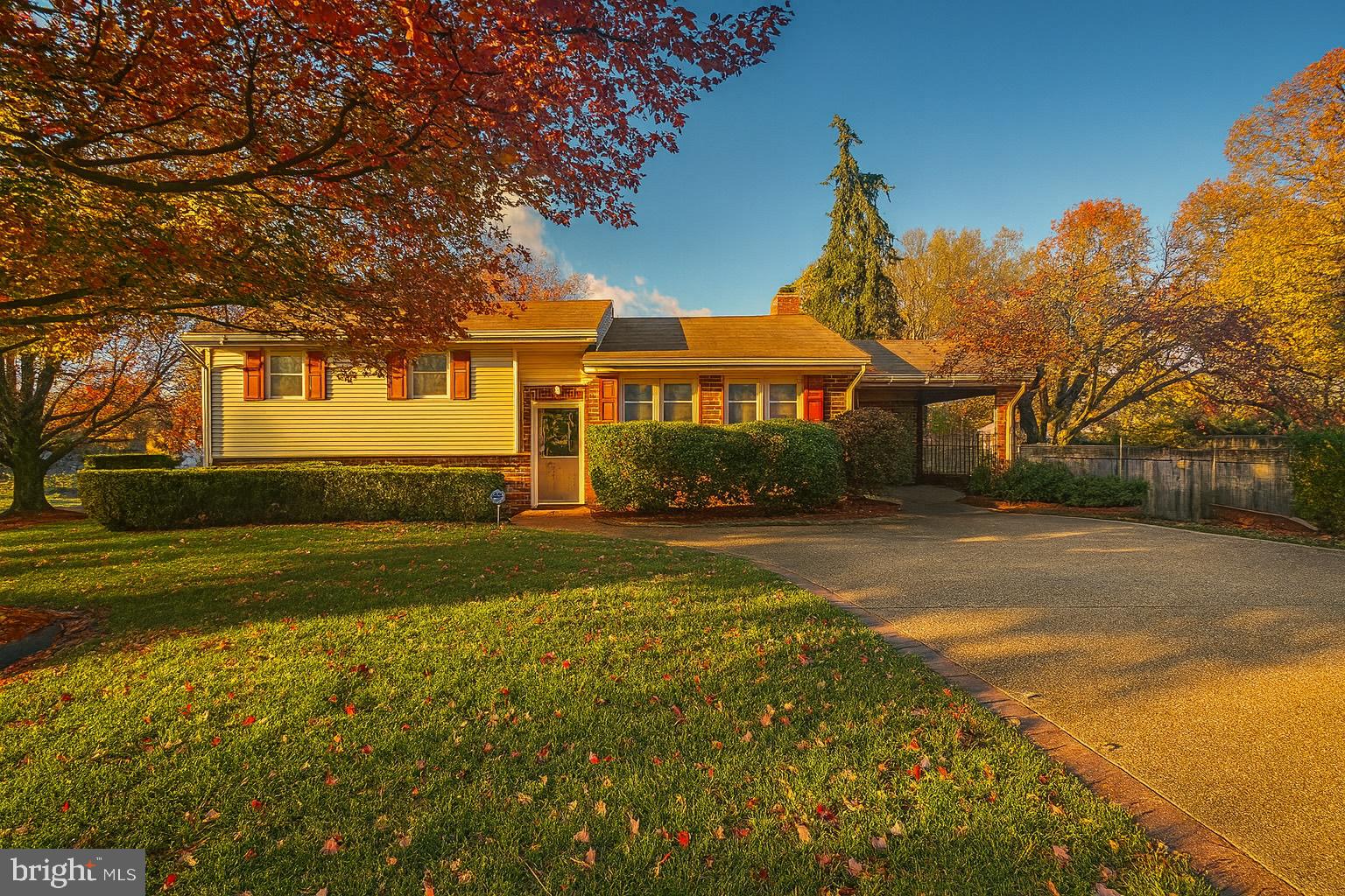 COUNTRY CLUB ESTATES - Residential Lease