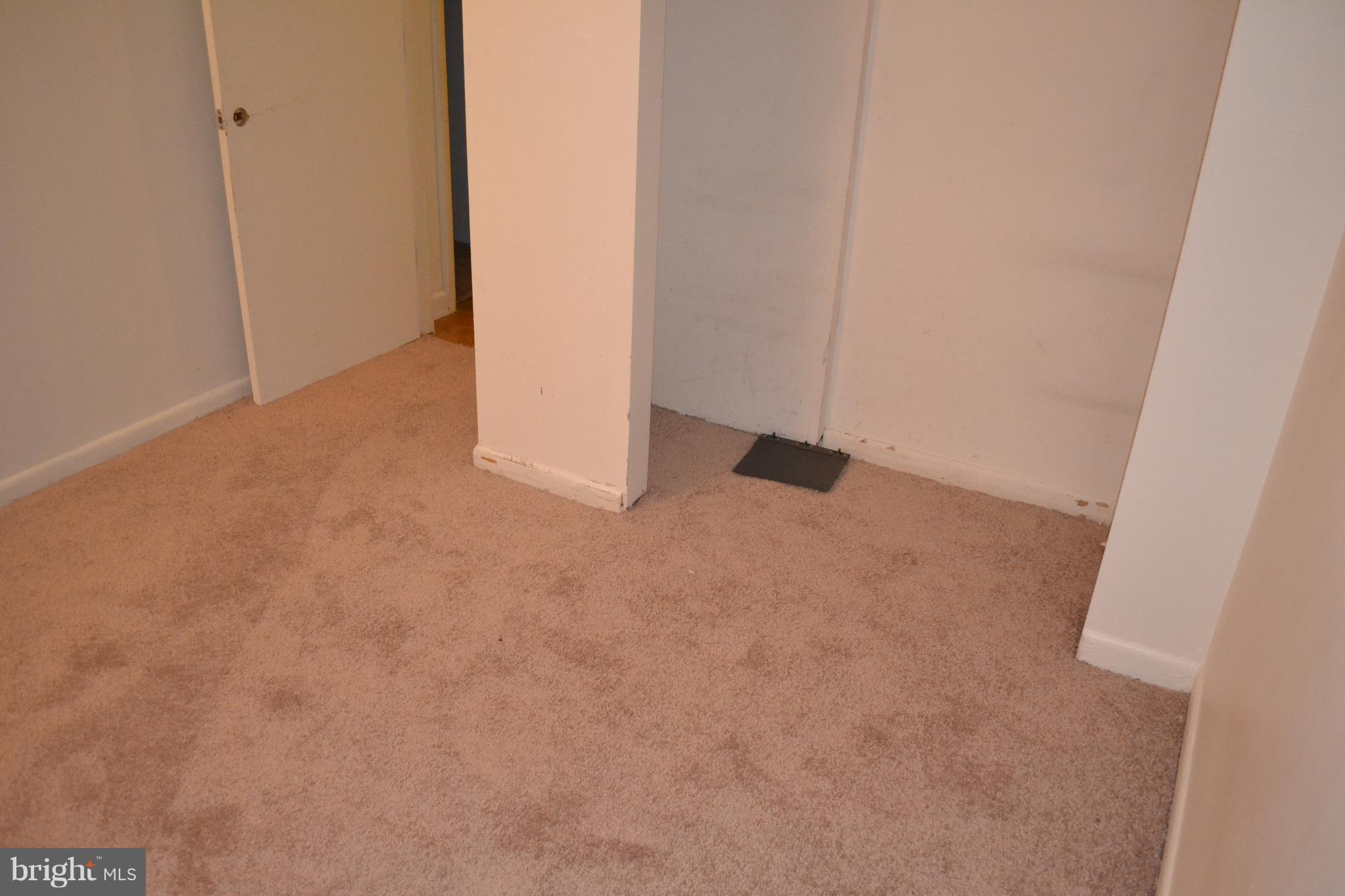 FOUR SEASONS - Residential