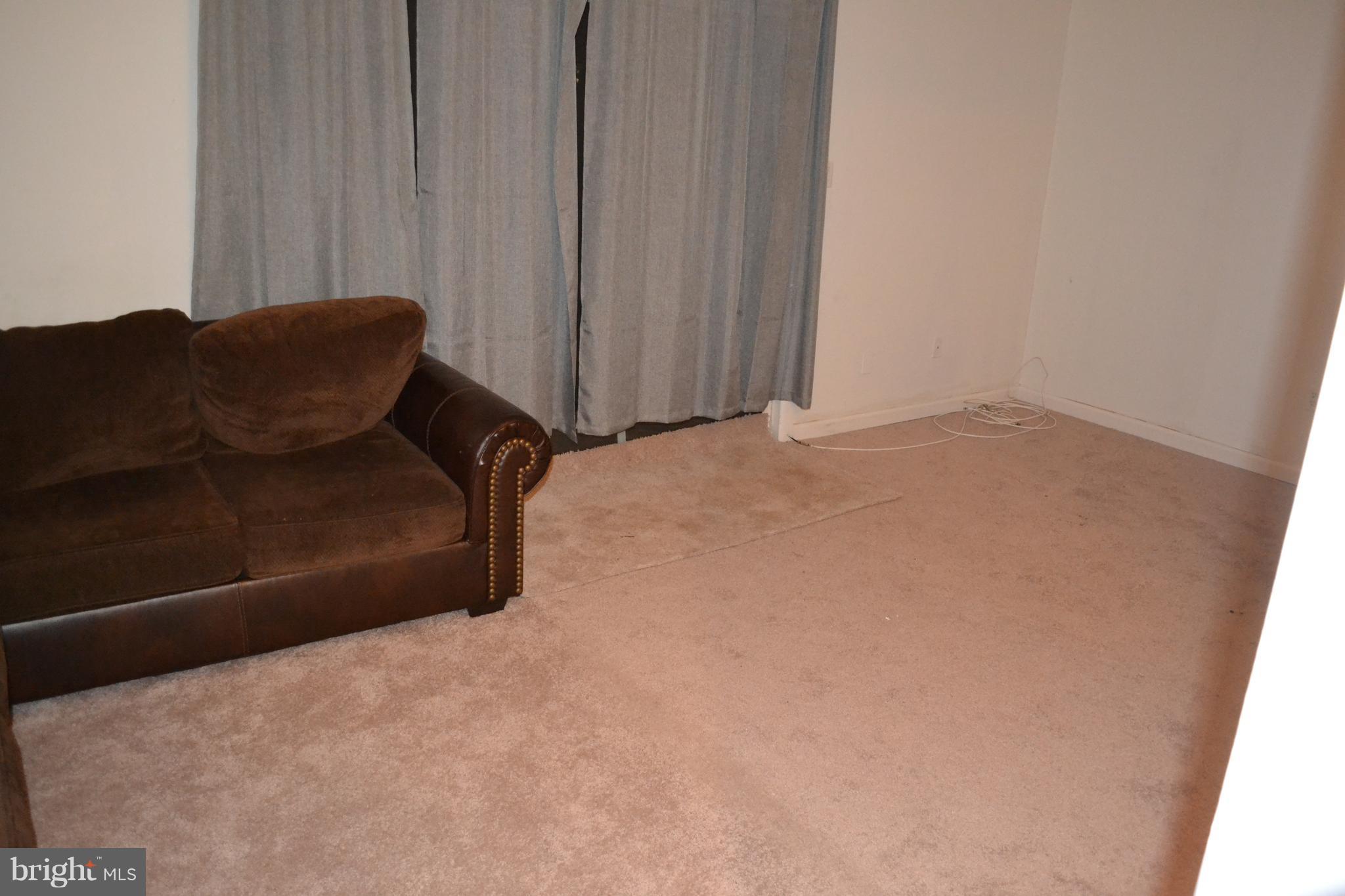 FOUR SEASONS - Residential