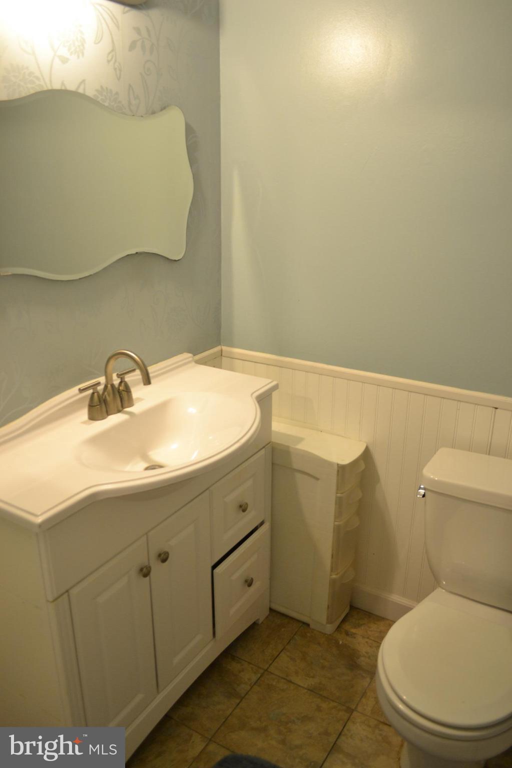 FOUR SEASONS - Residential