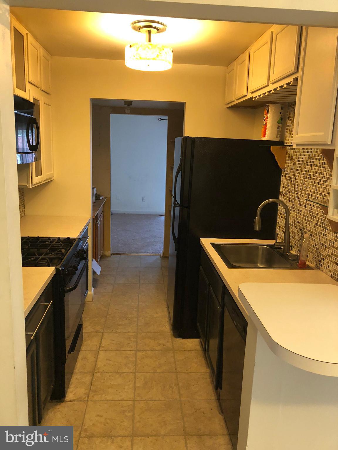 FOUR SEASONS - Residential