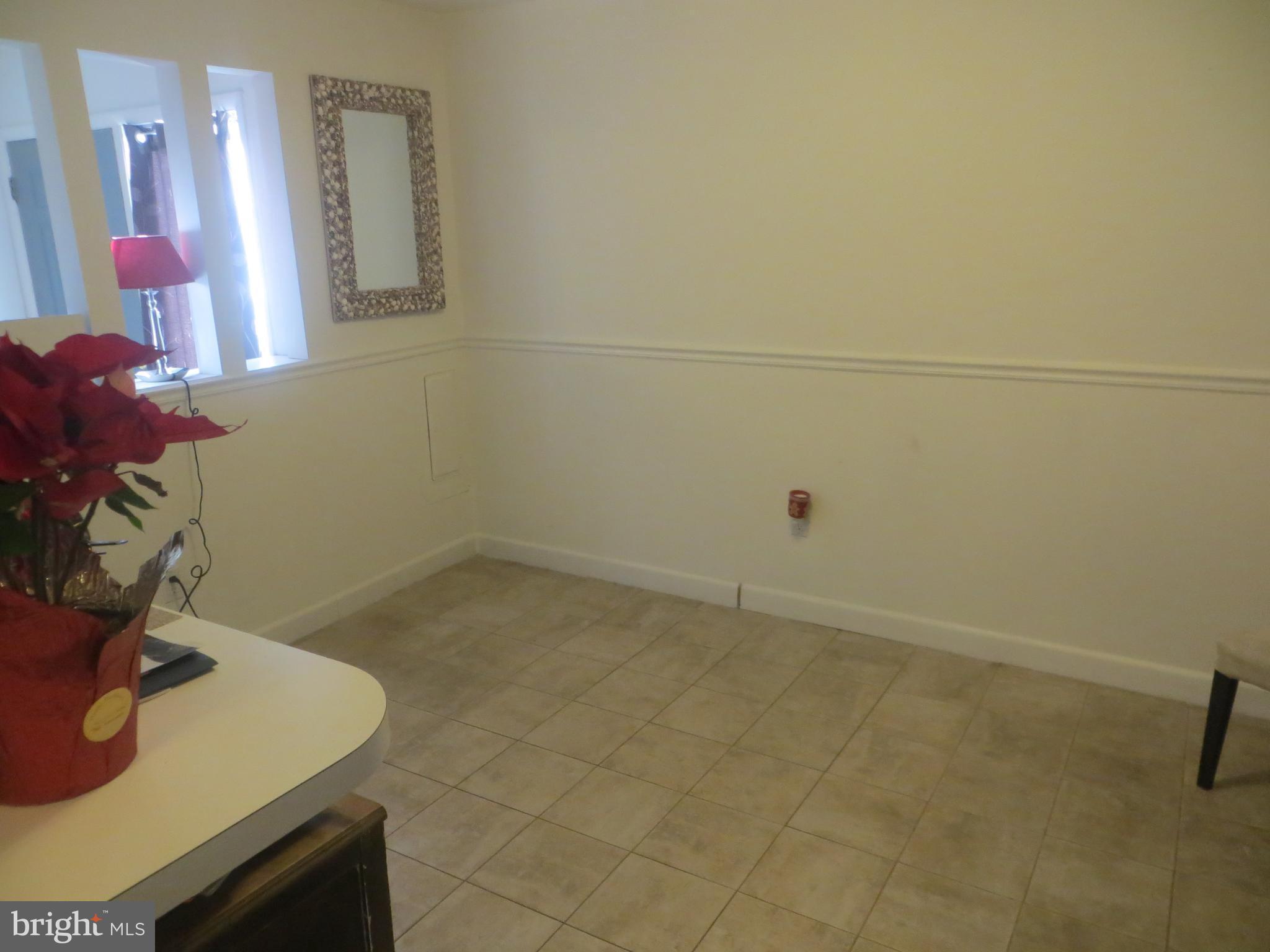 FOUR SEASONS - Residential