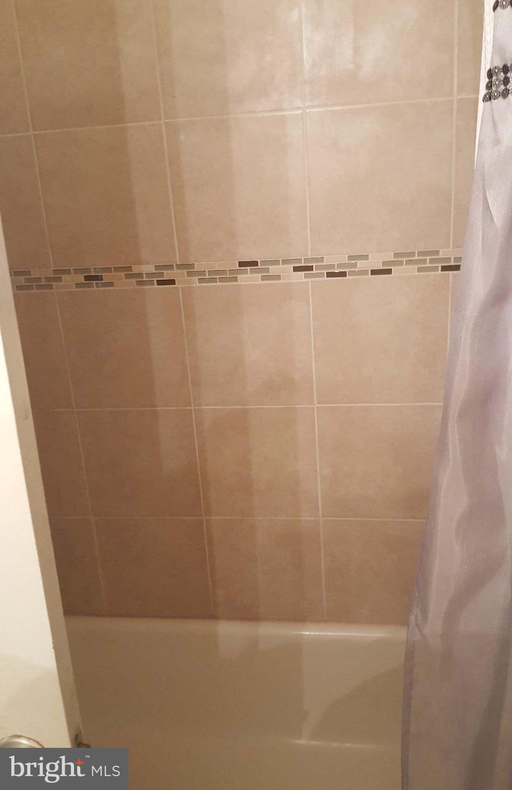 FOUR SEASONS - Residential