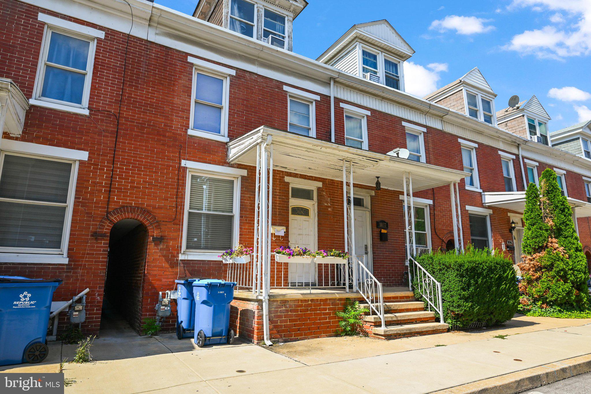 1039 W POPLAR STREET