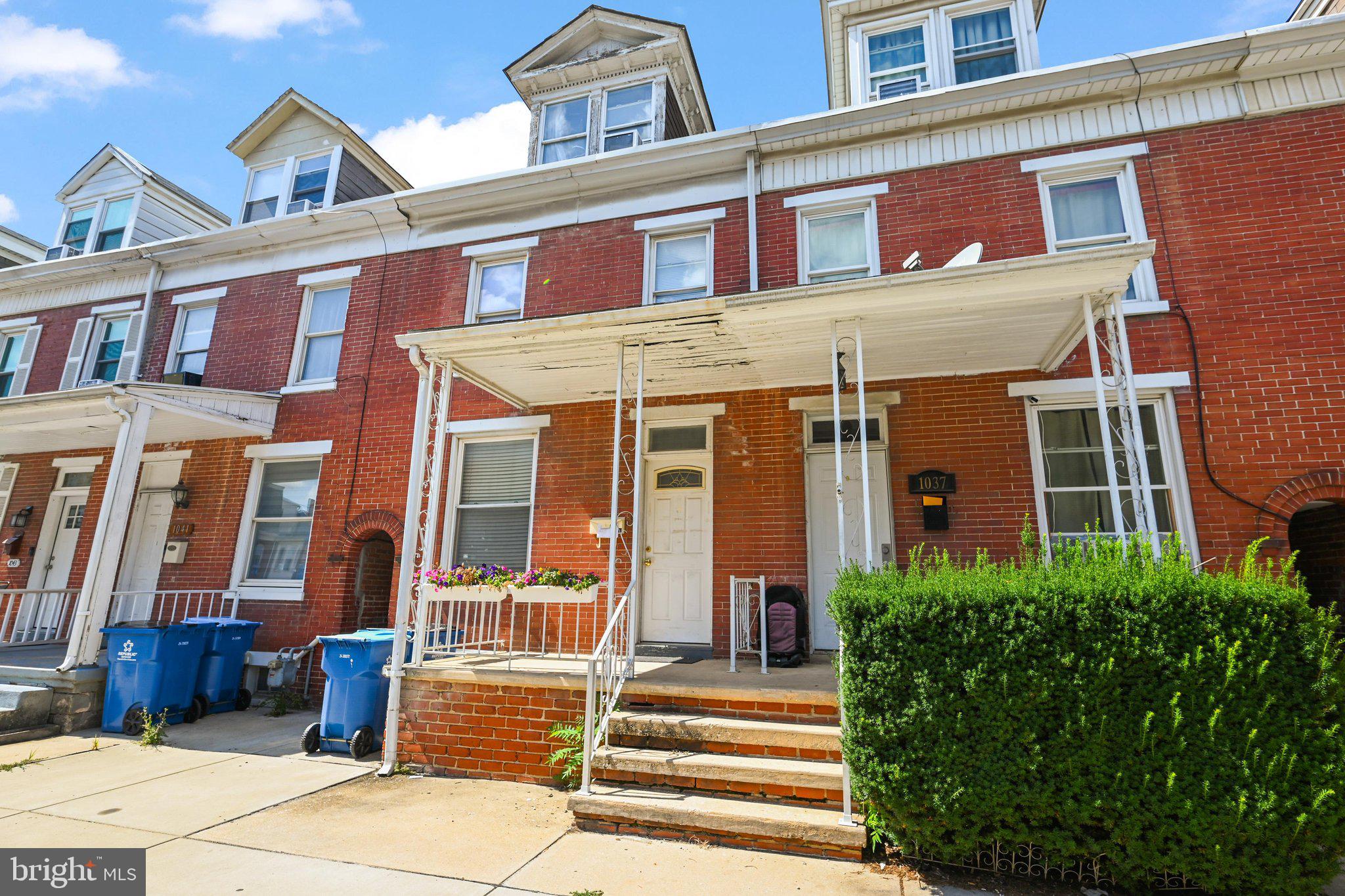 1039 W POPLAR STREET
