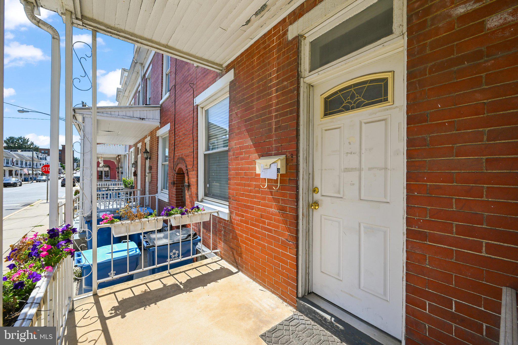1039 W POPLAR STREET