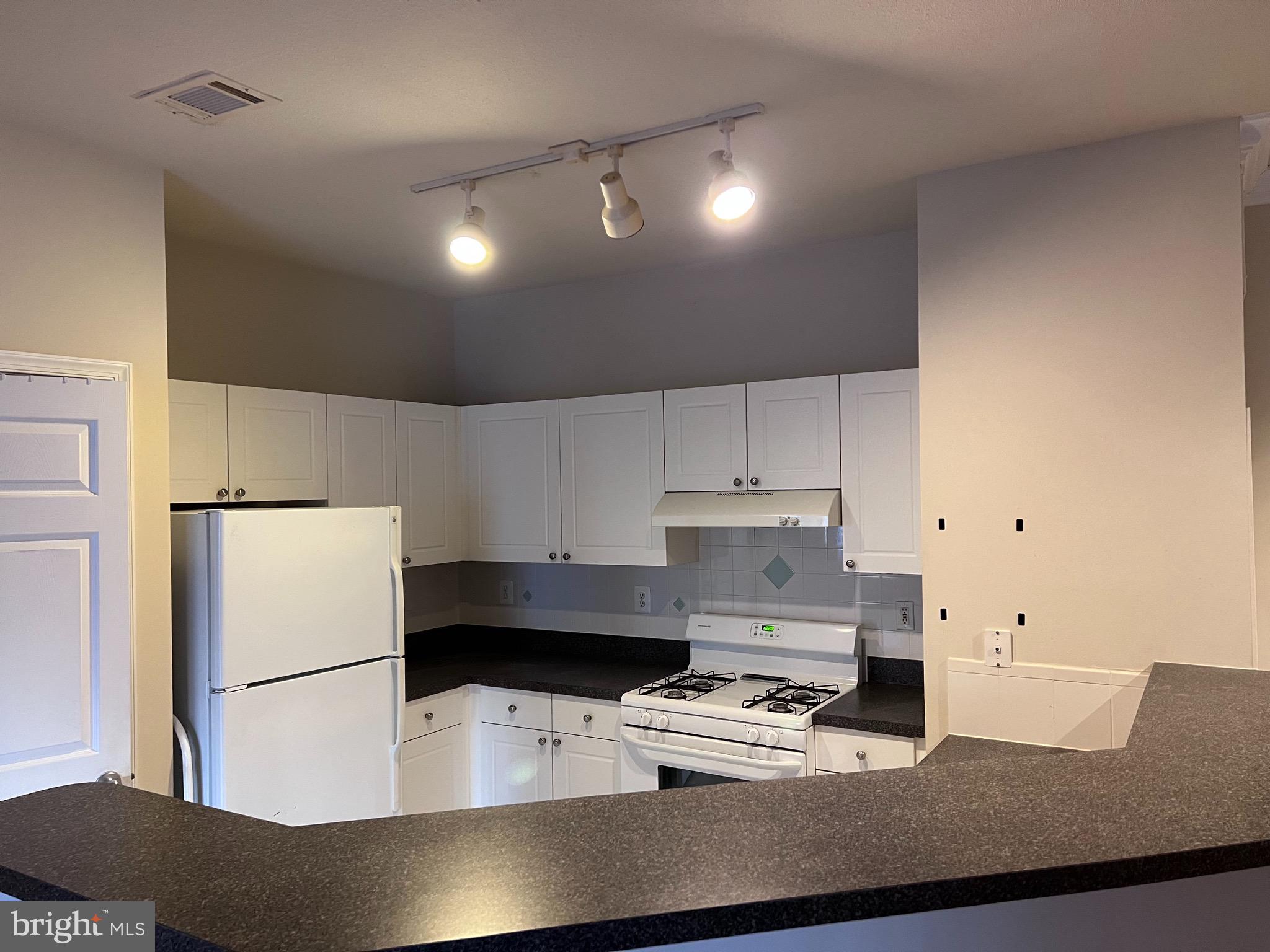 FAIRFAX RIDGE - Residential Lease