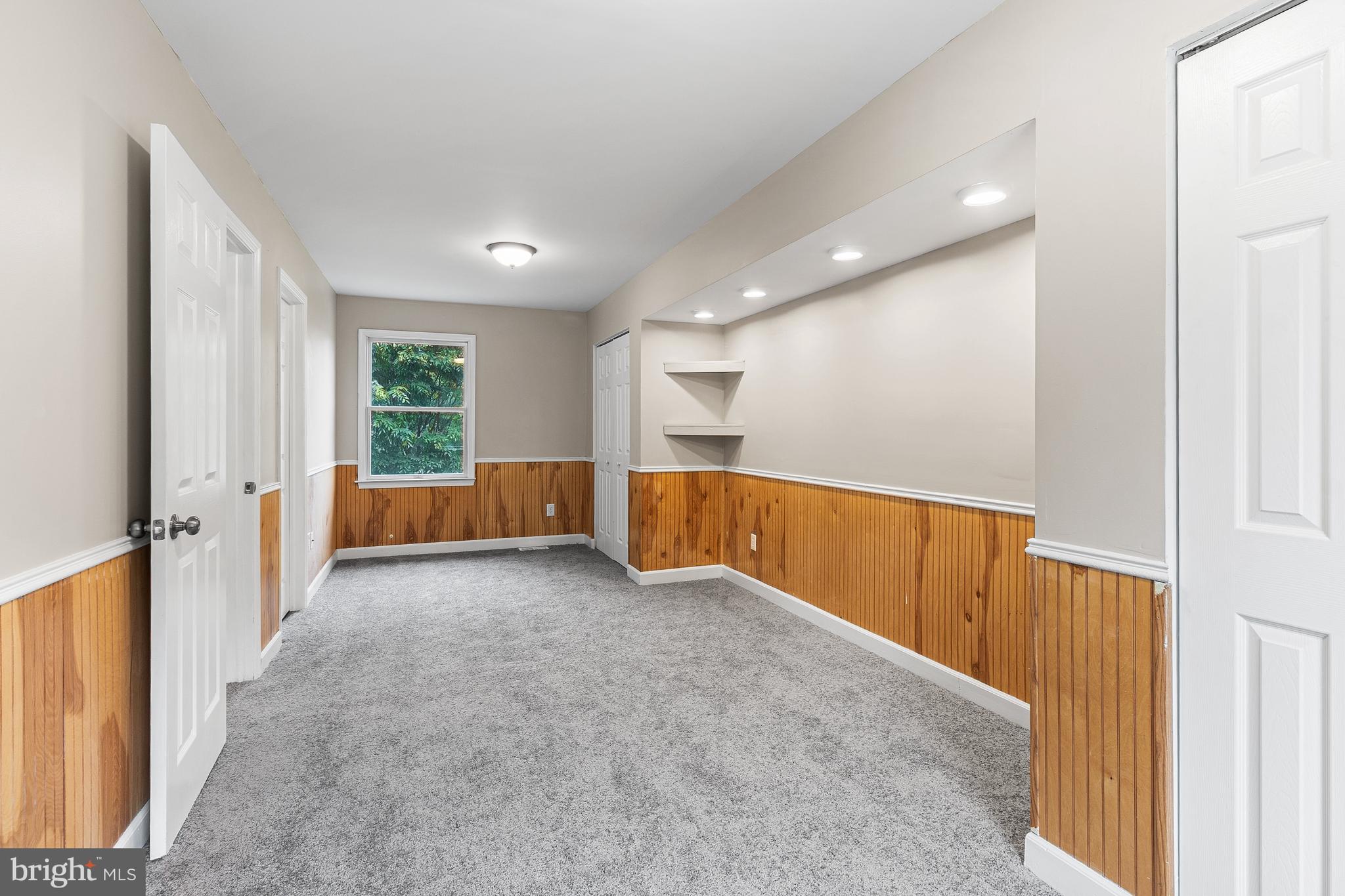 KENSINGTON COURTS - Residential
