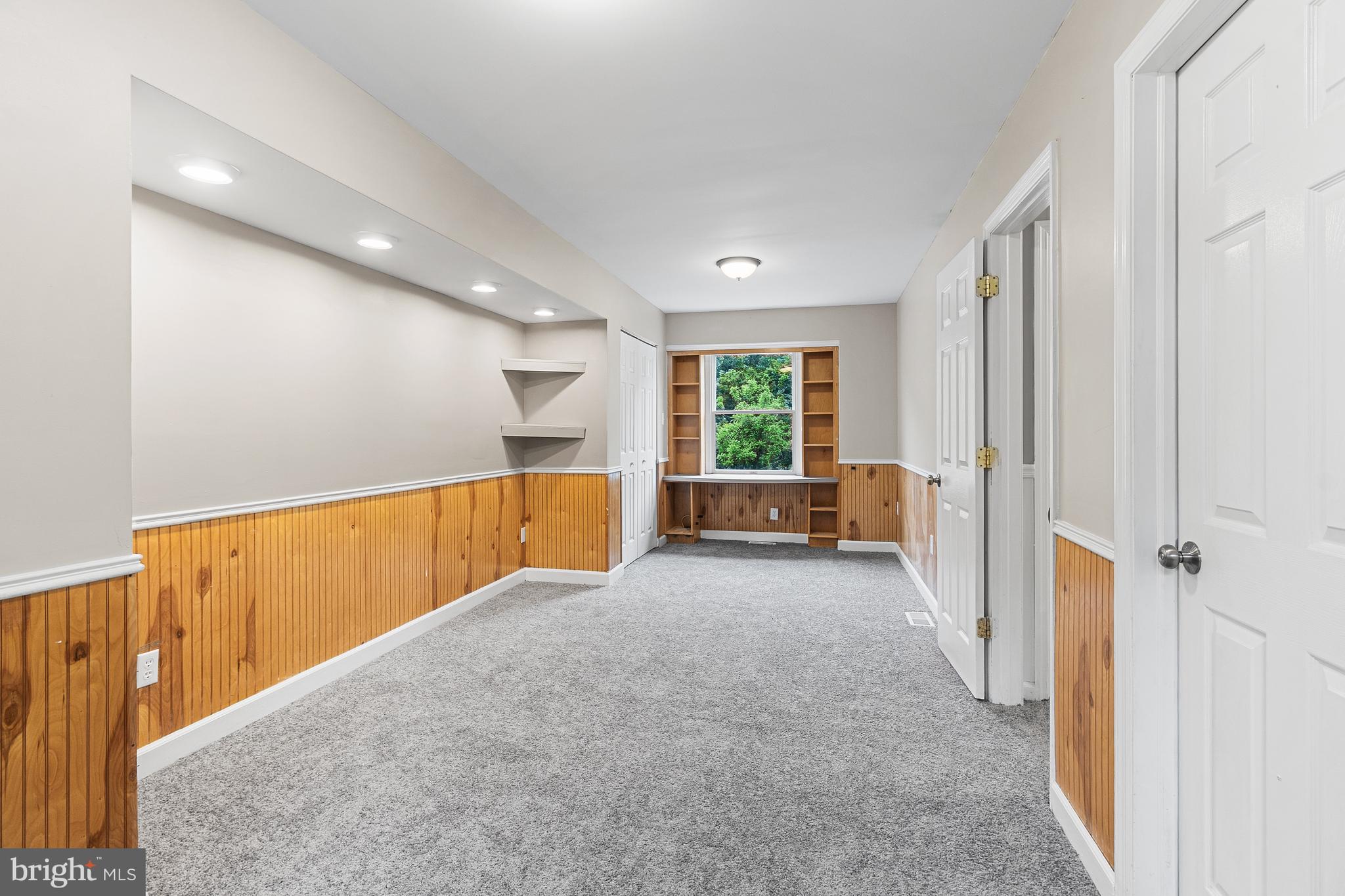 KENSINGTON COURTS - Residential