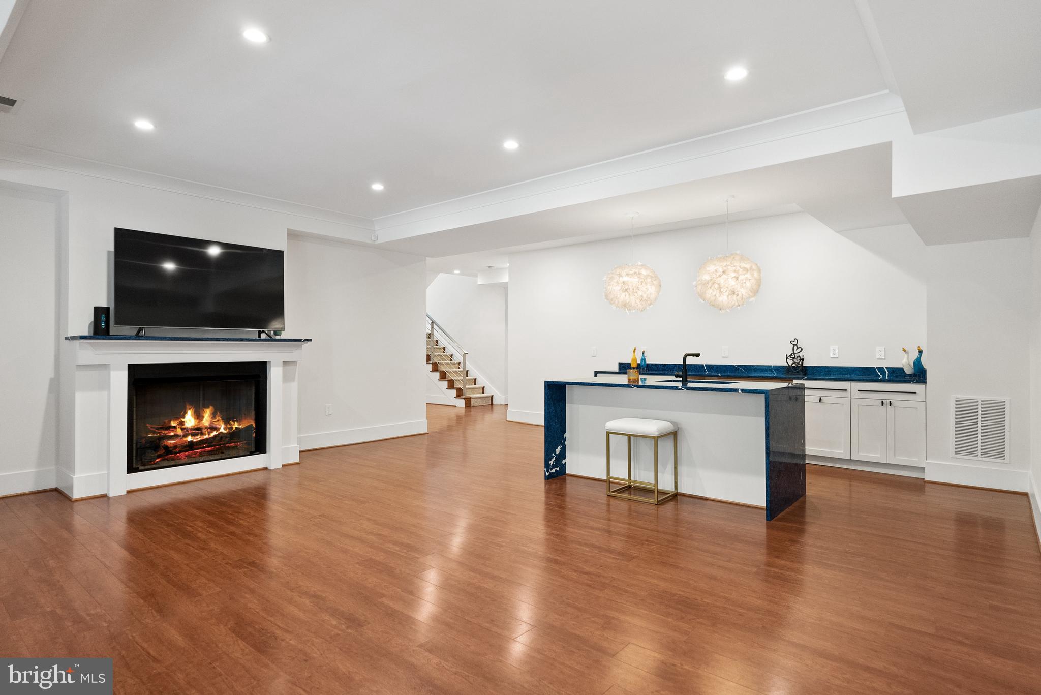 FOREST HILLS - Residential