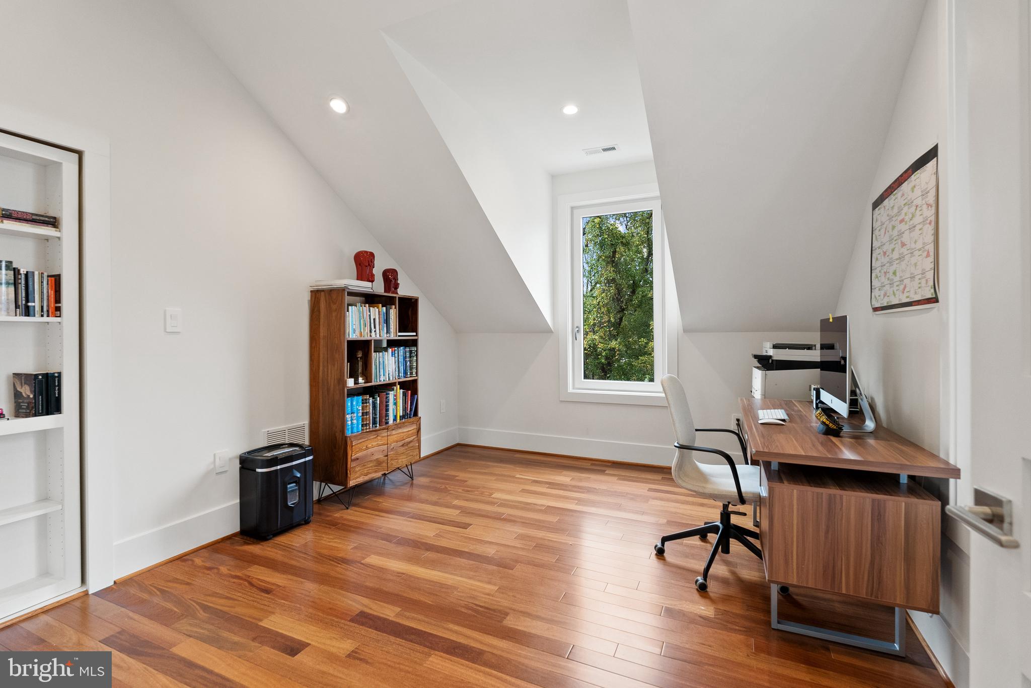 FOREST HILLS - Residential