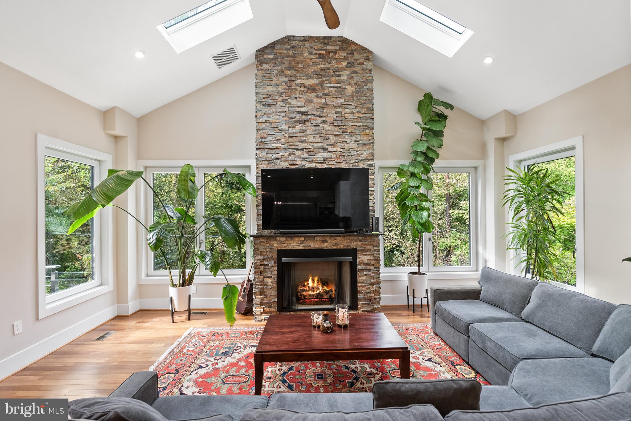 FOREST HILLS - Residential