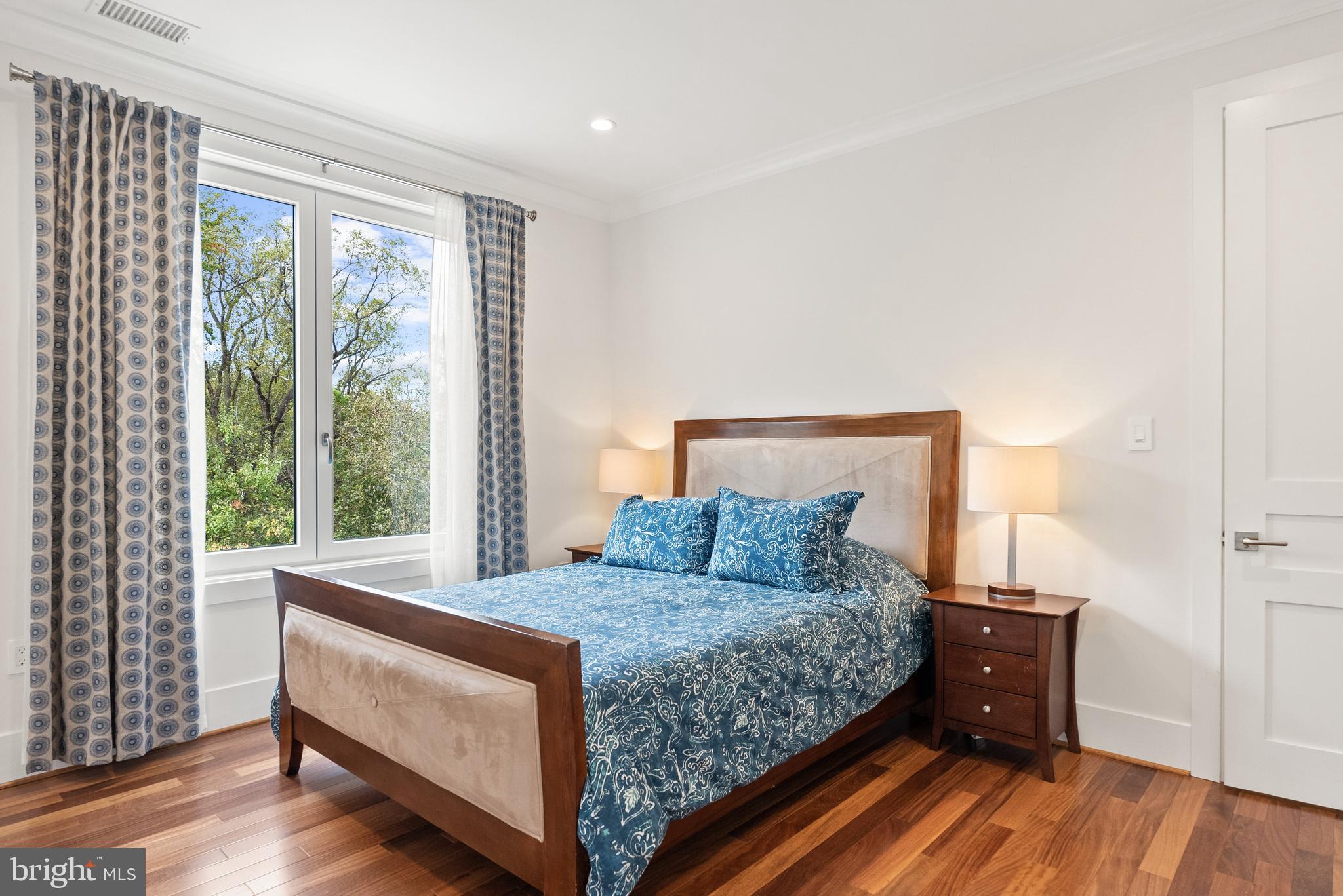 FOREST HILLS - Residential