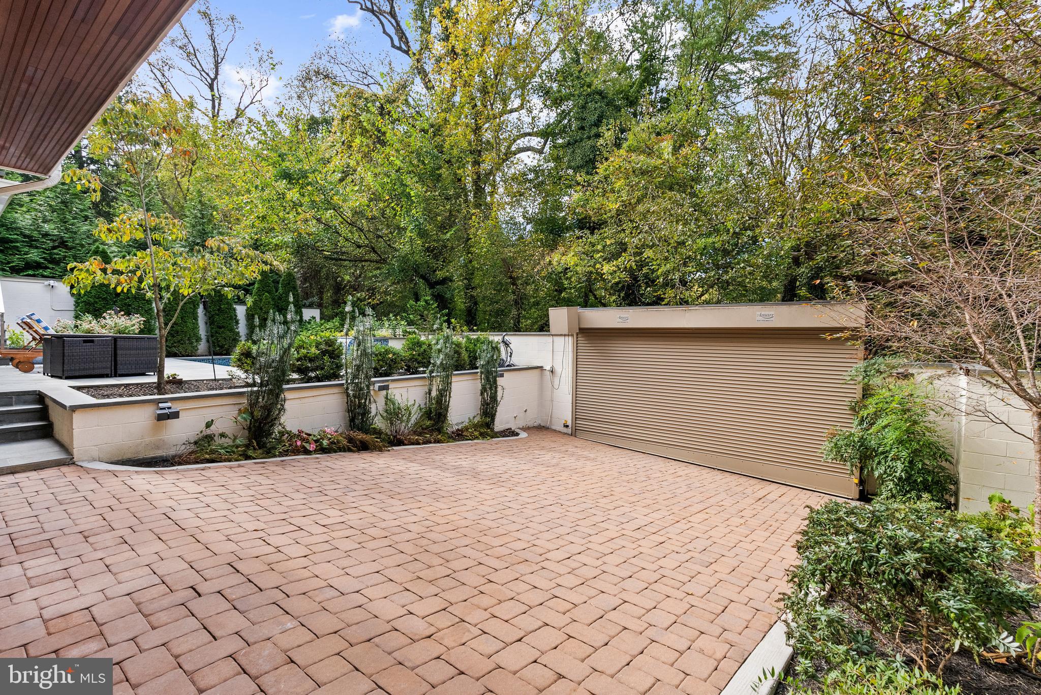 FOREST HILLS - Residential