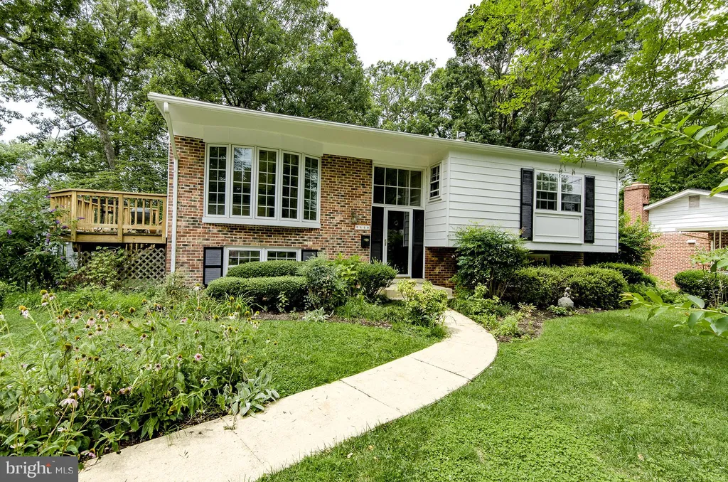 2440 Holt Street, Vienna, VA 22180