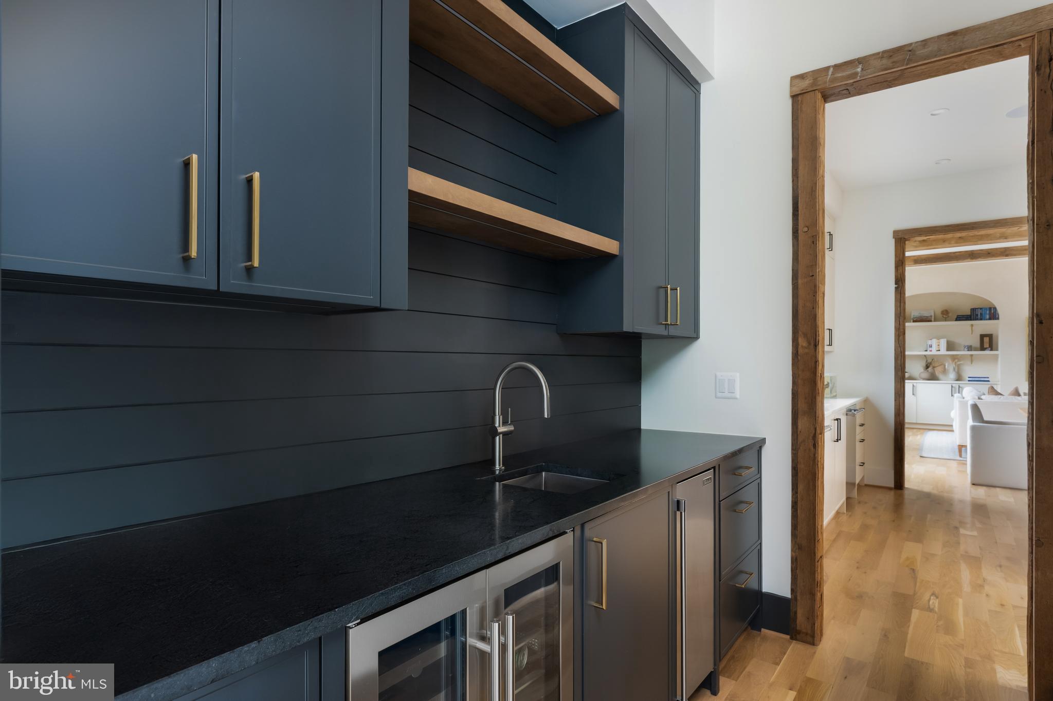 COUNTRY CLUB HILLS - Residential