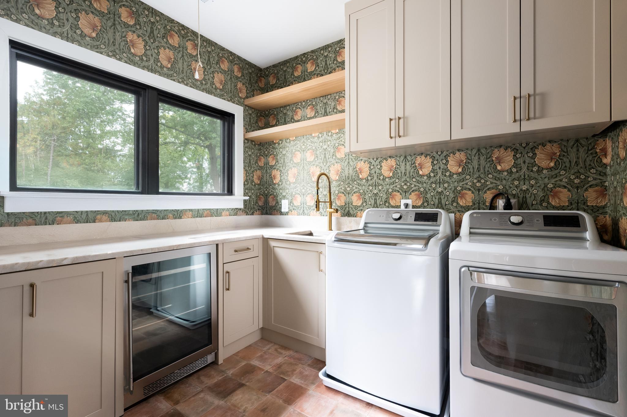 COUNTRY CLUB HILLS - Residential