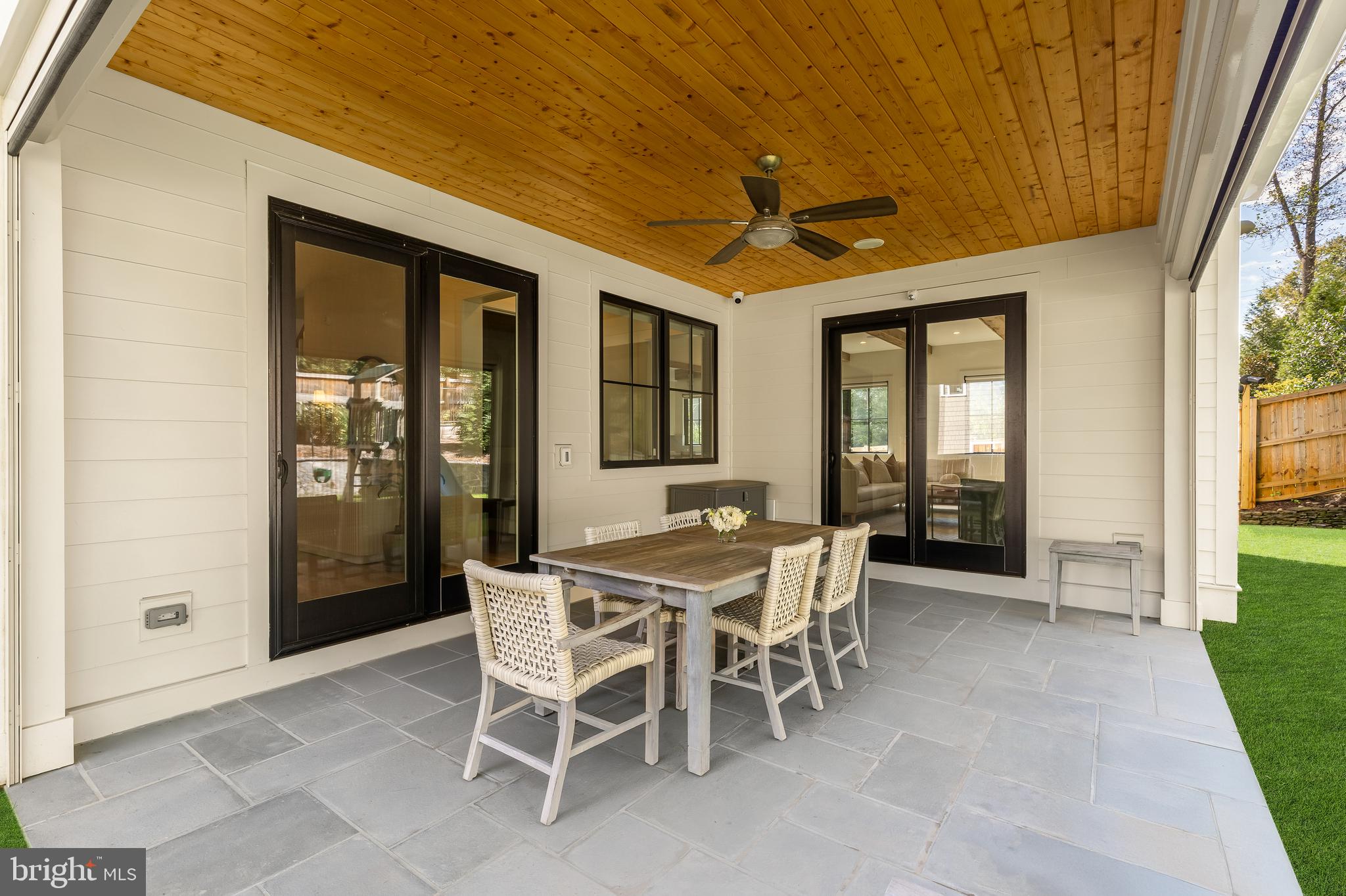 COUNTRY CLUB HILLS - Residential