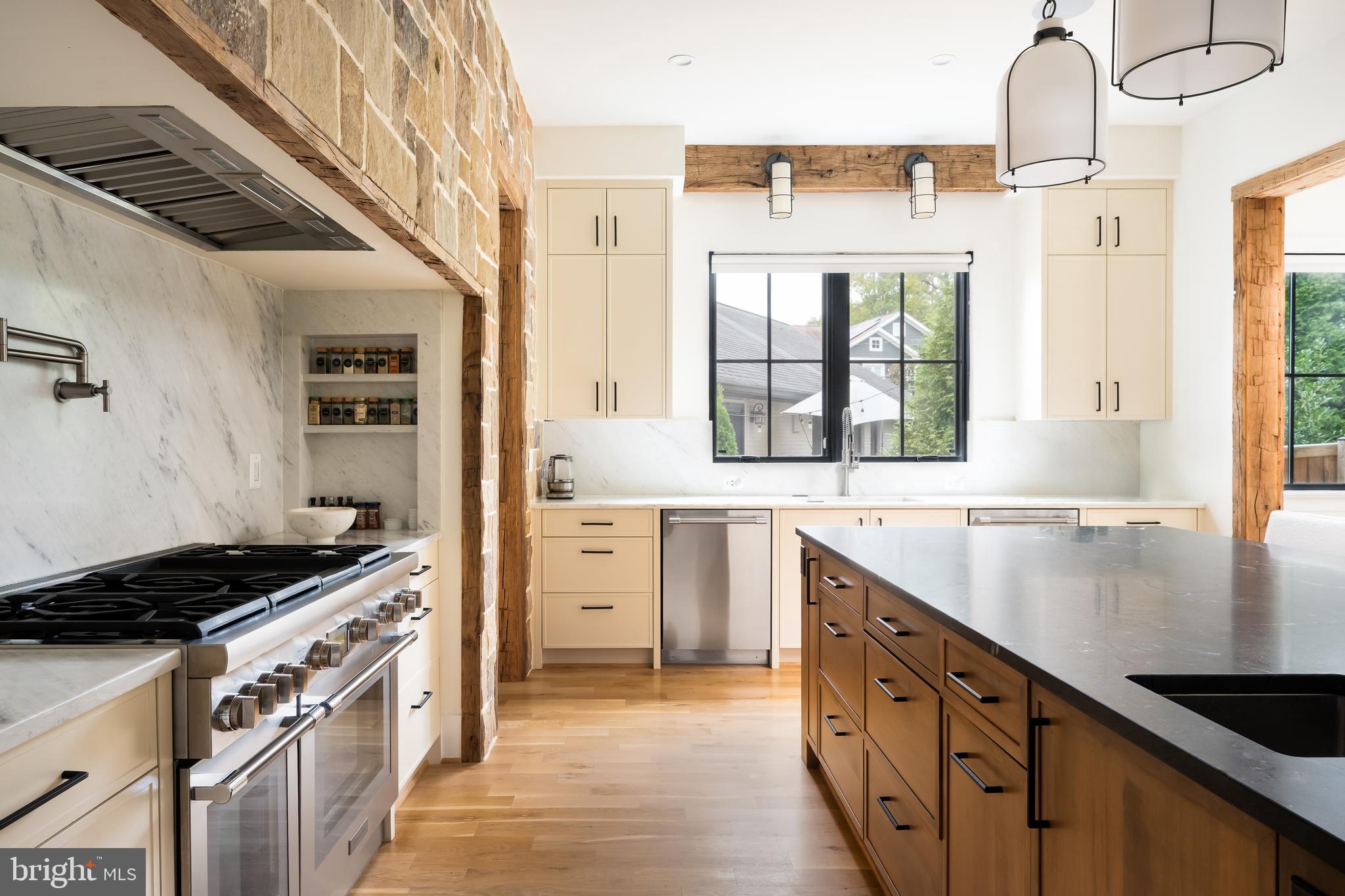 COUNTRY CLUB HILLS - Residential