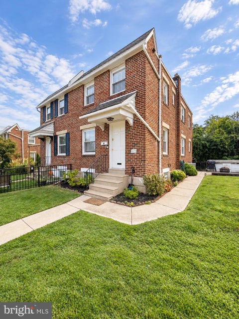 Townhouse For Sale - 609 Acorn Street<br/> PHILADELPHIA, PA 19128