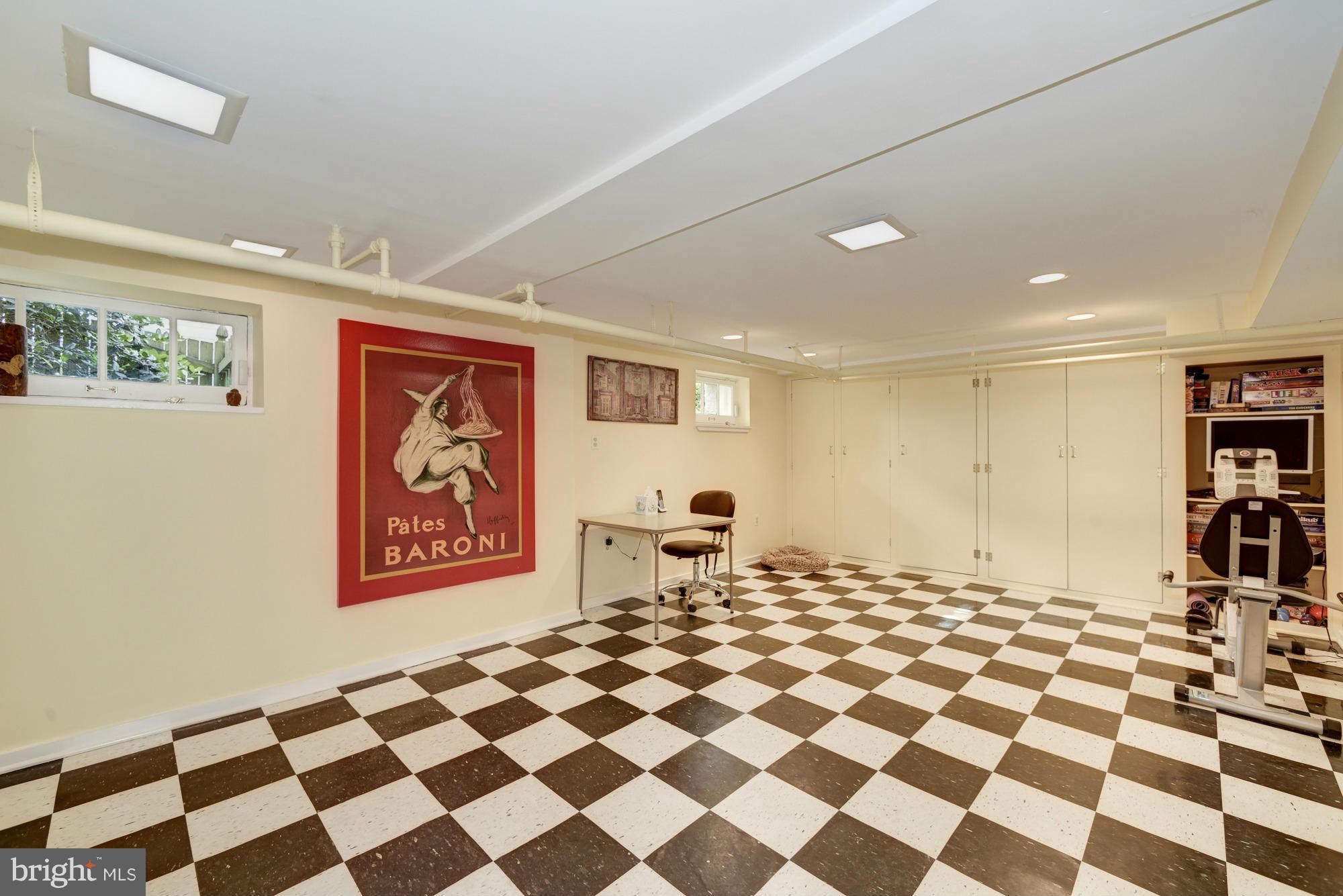 CHEVY CHASE VILLAGE - Residential