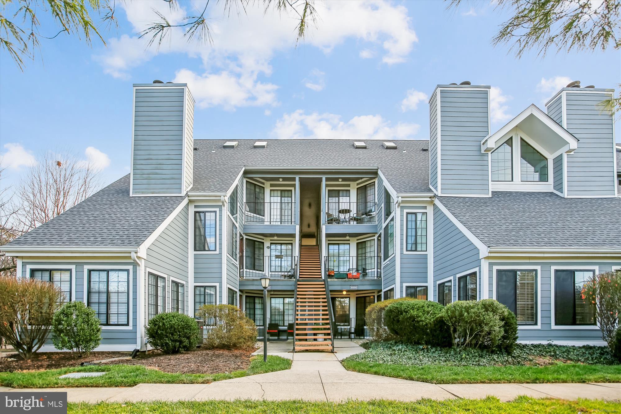 TIERS AT MANCHESTER LAKE - Residential