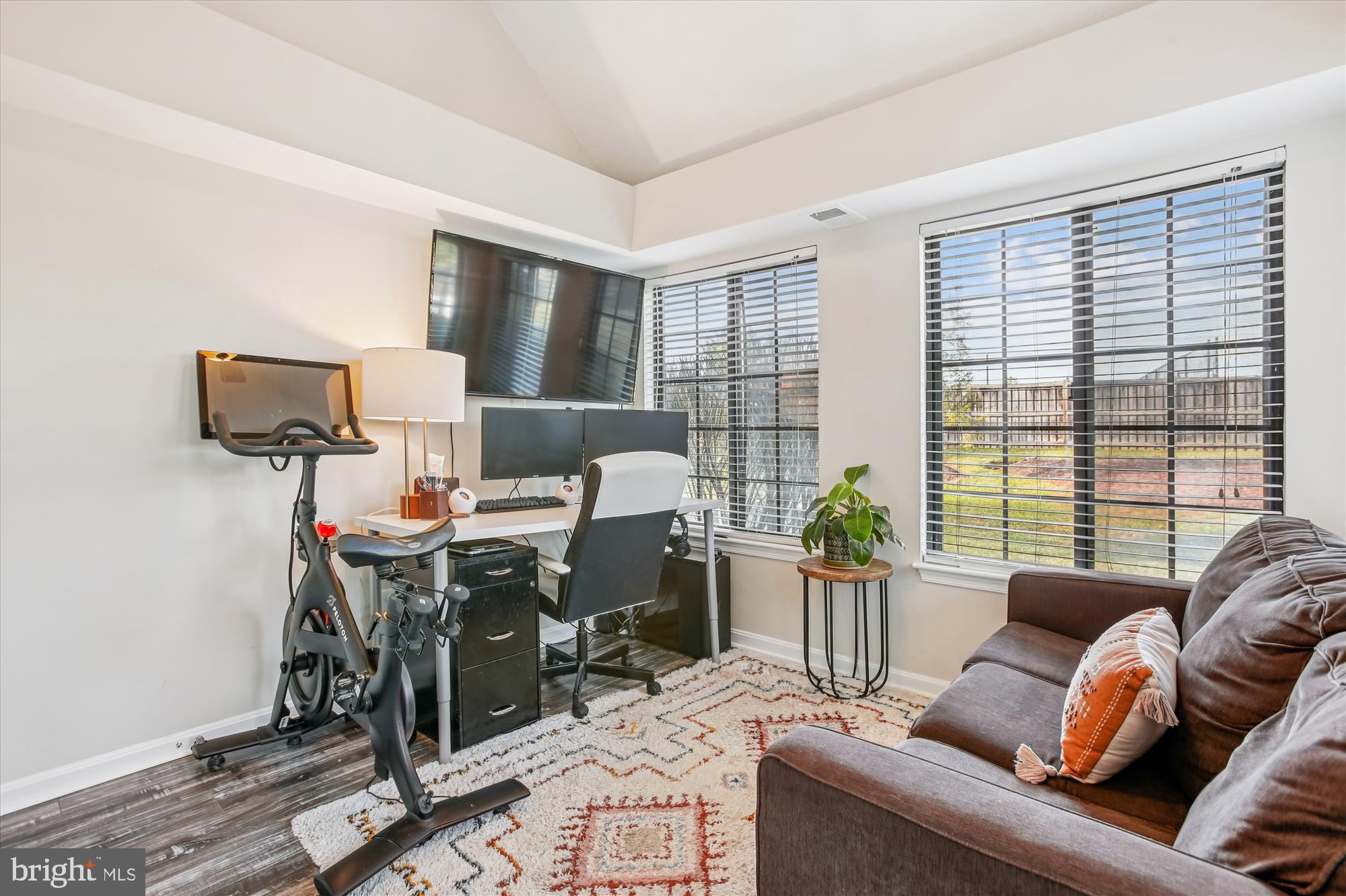 TIERS AT MANCHESTER LAKE - Residential