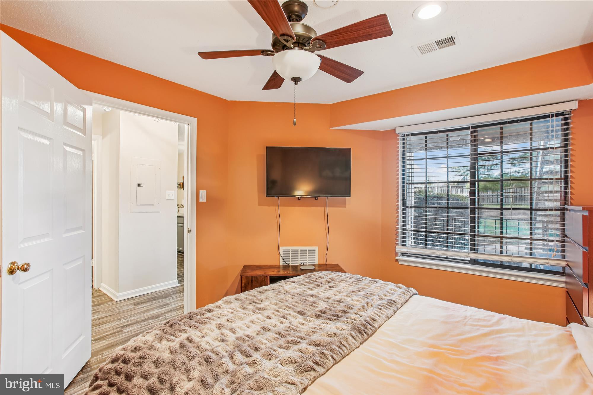 TIERS AT MANCHESTER LAKE - Residential