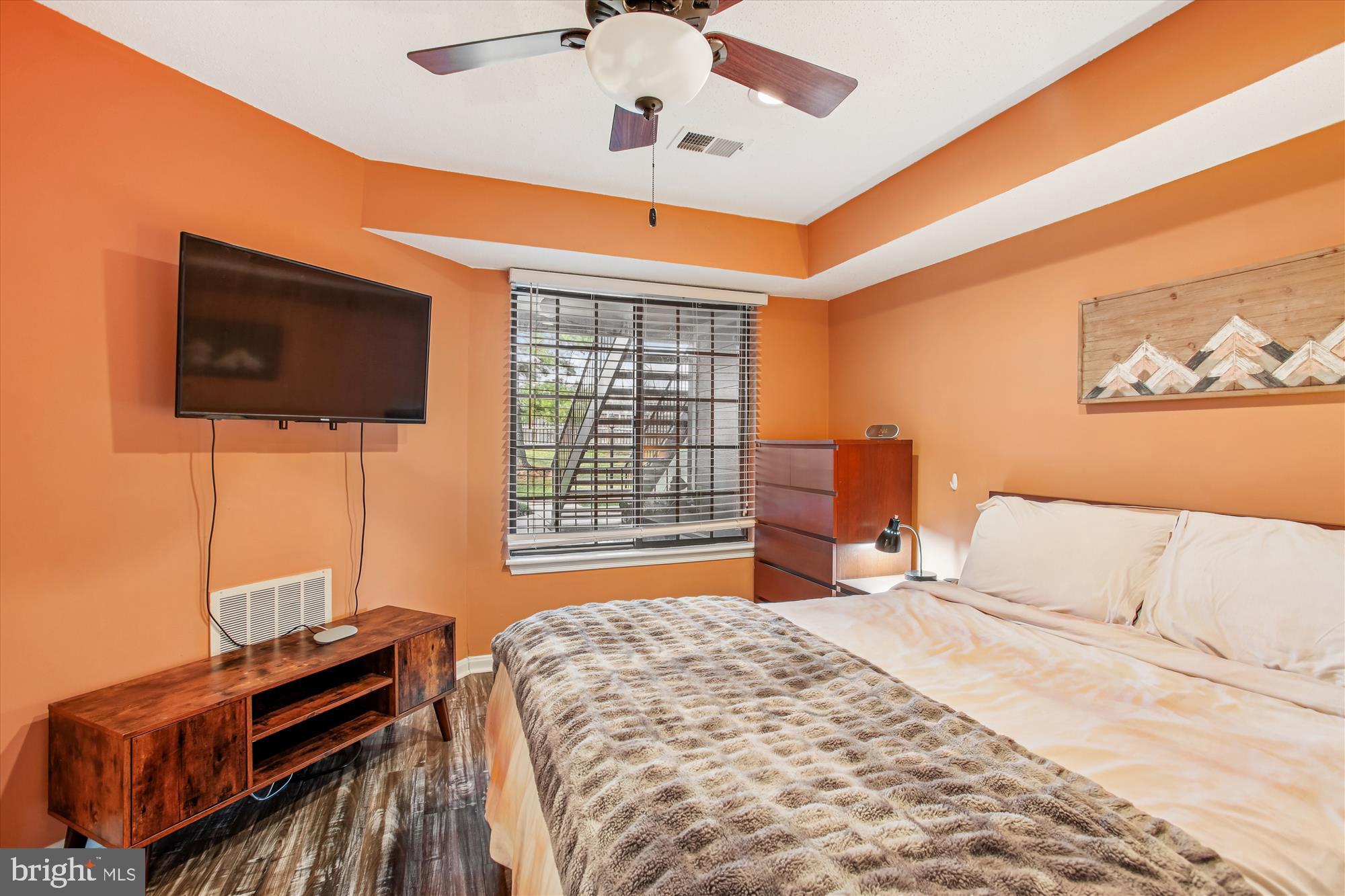 TIERS AT MANCHESTER LAKE - Residential