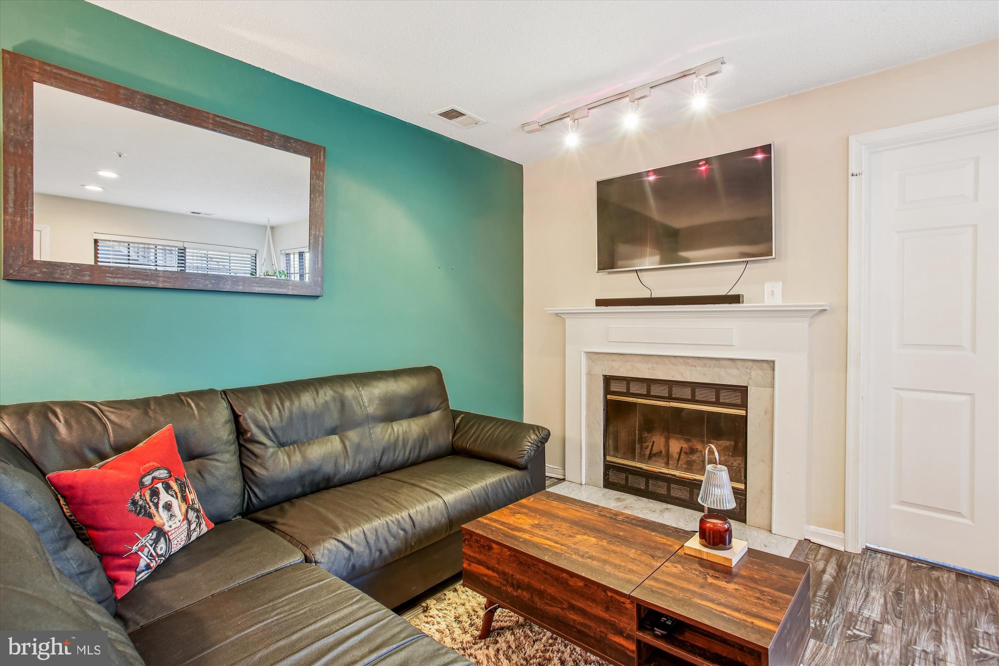 TIERS AT MANCHESTER LAKE - Residential