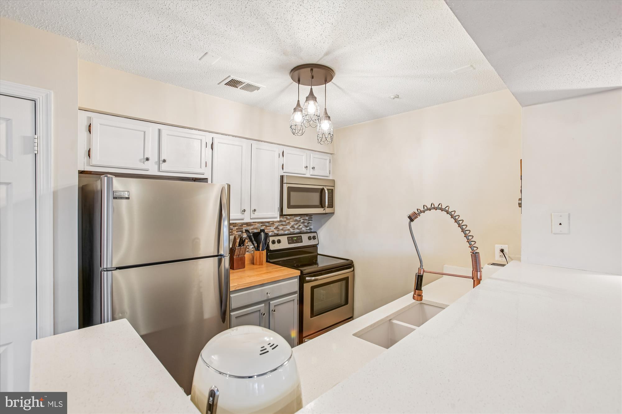 TIERS AT MANCHESTER LAKE - Residential