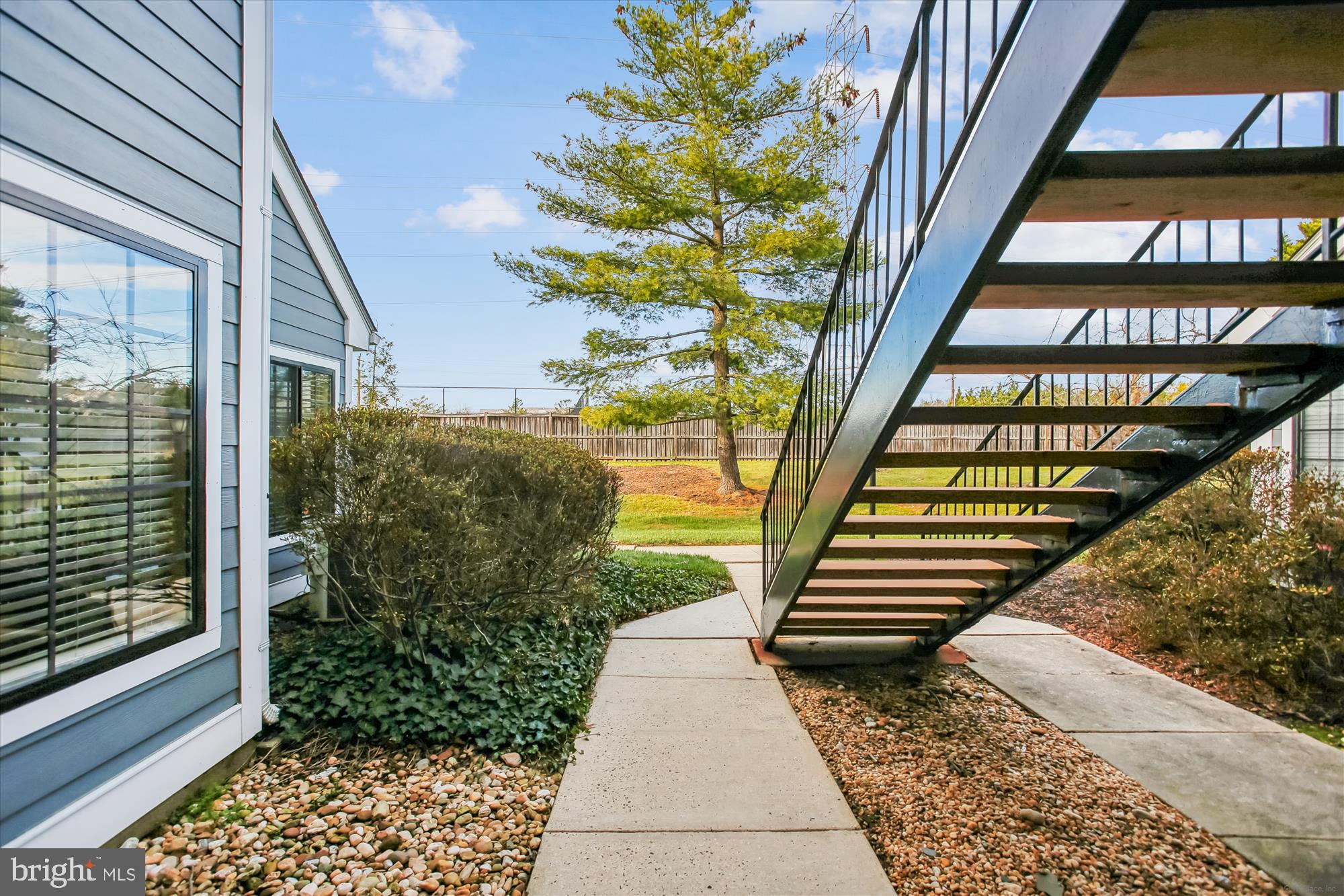 TIERS AT MANCHESTER LAKE - Residential