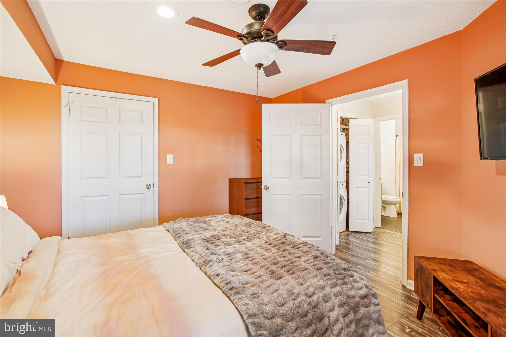 TIERS AT MANCHESTER LAKE - Residential