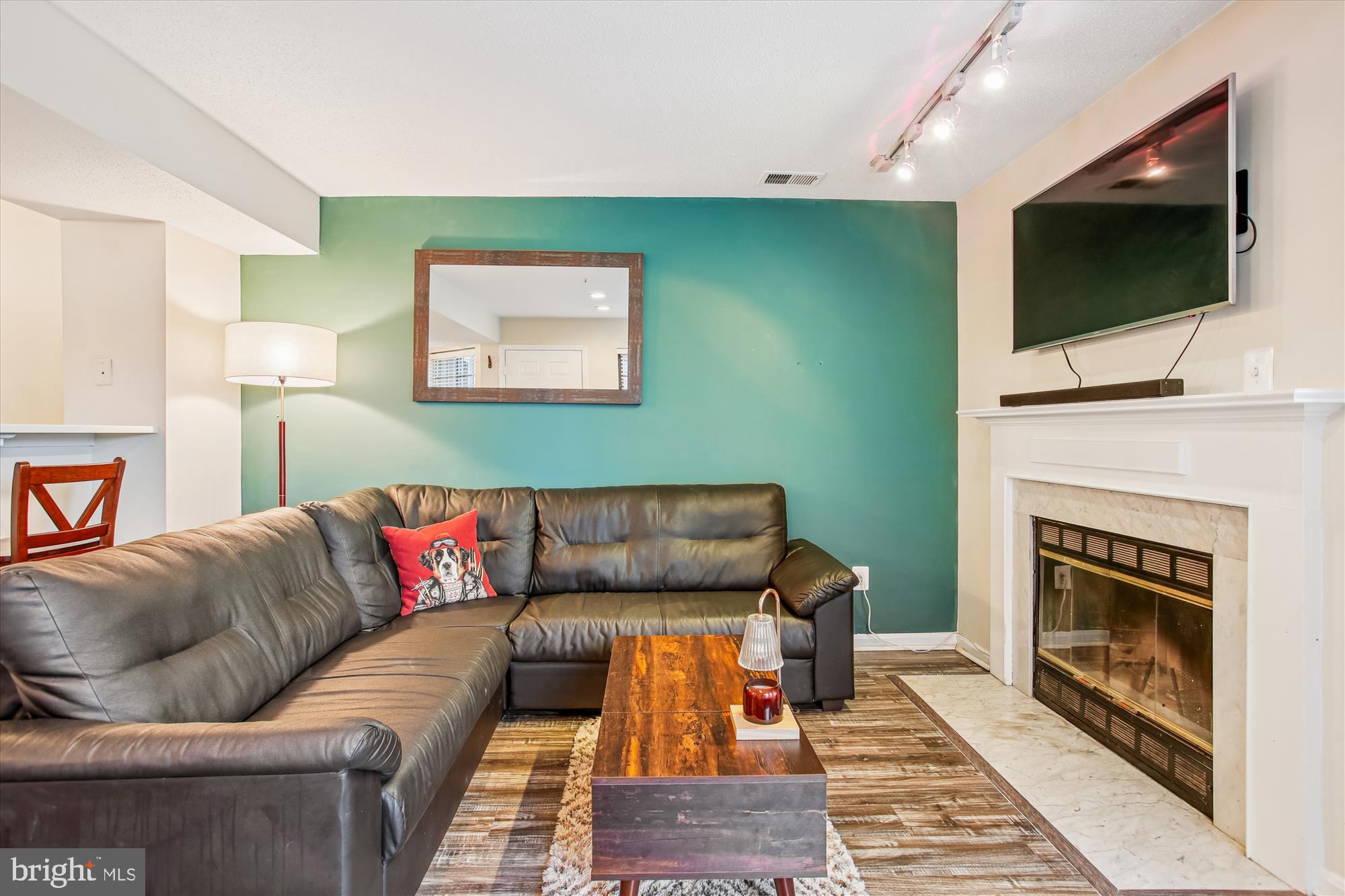 TIERS AT MANCHESTER LAKE - Residential