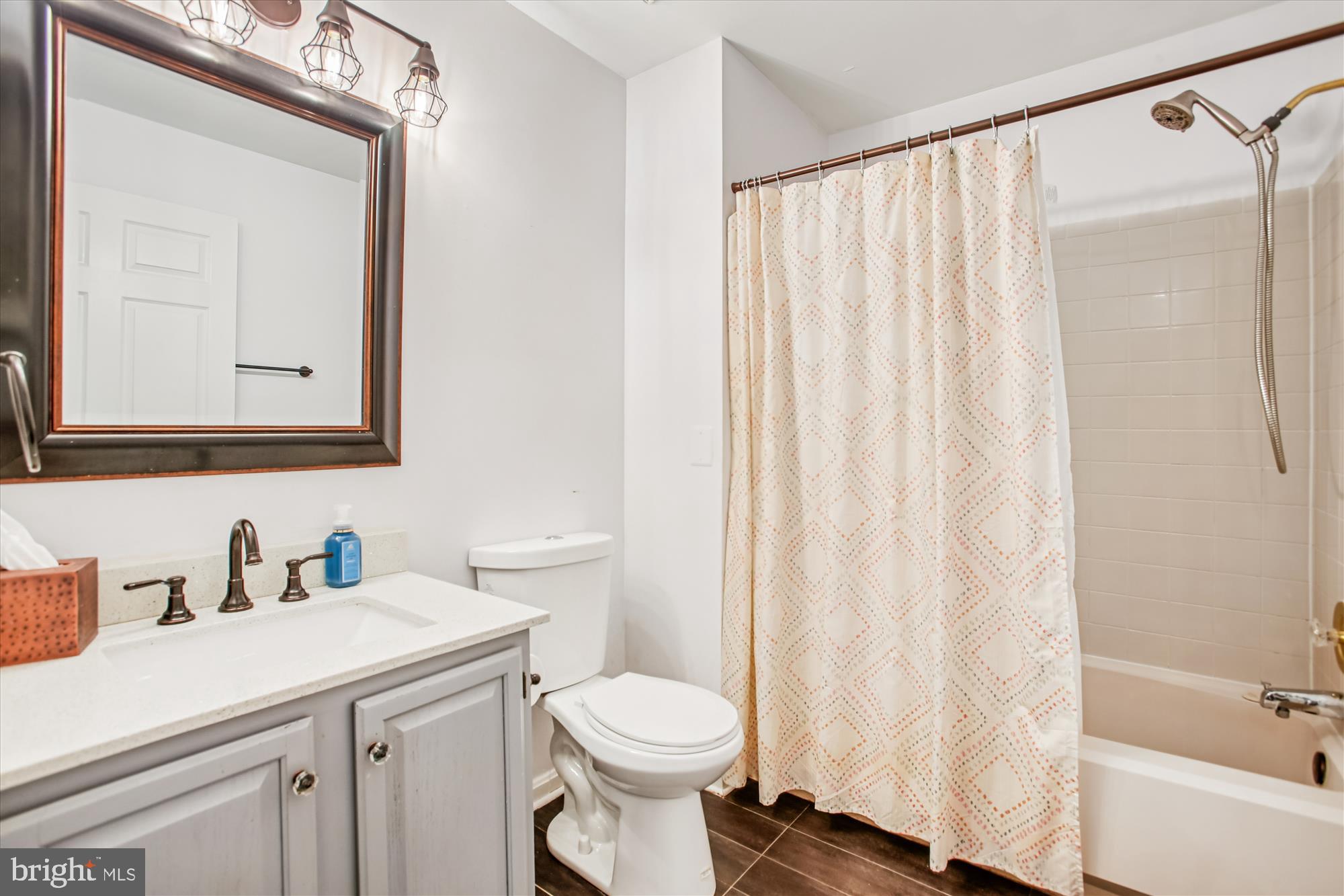 TIERS AT MANCHESTER LAKE - Residential