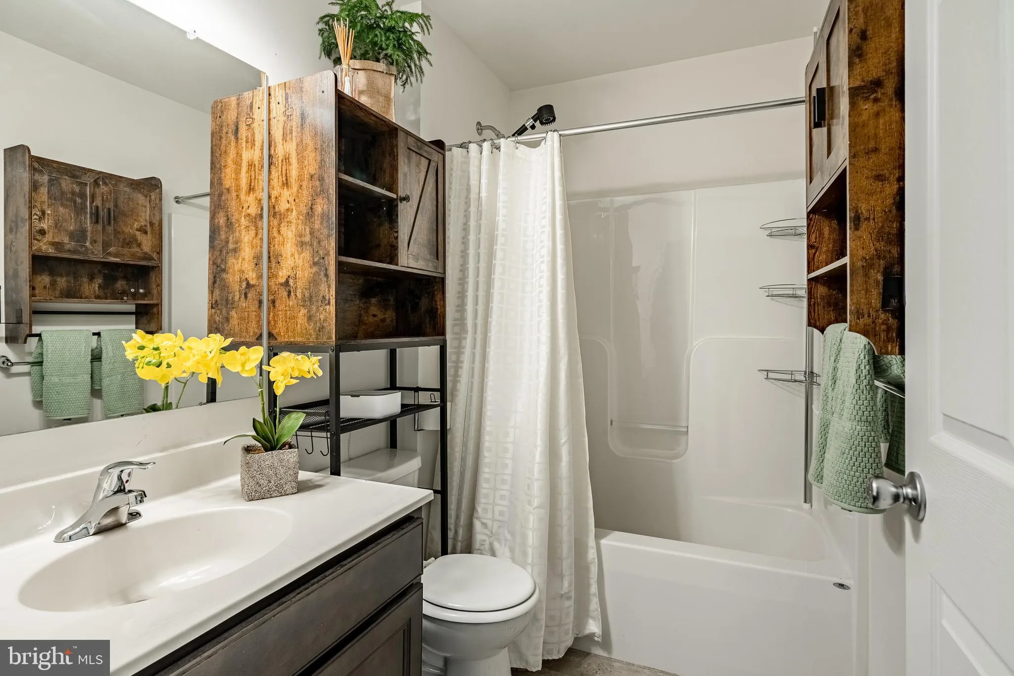 Coatesville, Pennsylvania 19320, United States, 4 Bedrooms Bedrooms, ,3 BathroomsBathrooms,Residential,Pending,114171