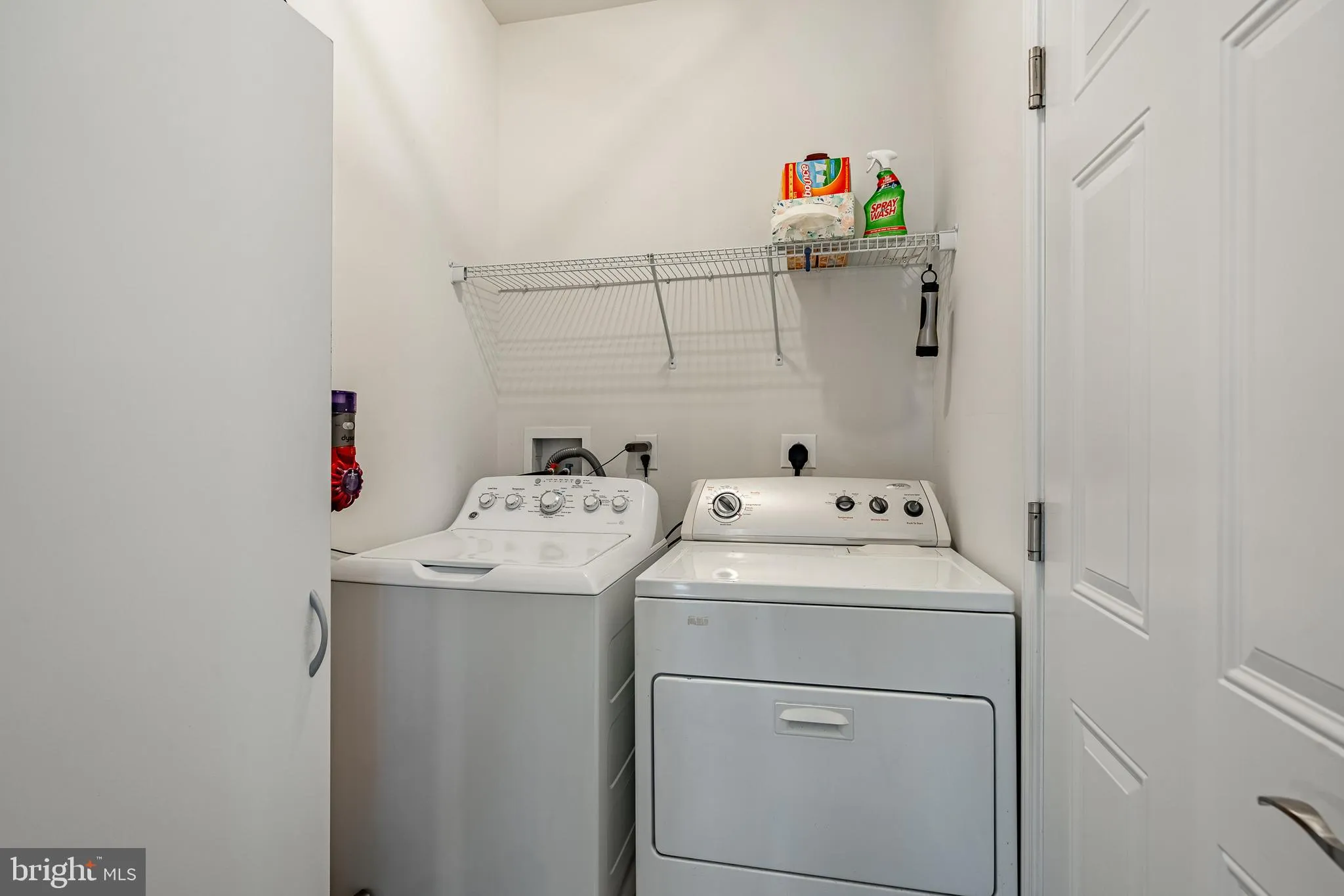 Coatesville, Pennsylvania 19320, United States, 4 Bedrooms Bedrooms, ,3 BathroomsBathrooms,Residential,Pending,114171