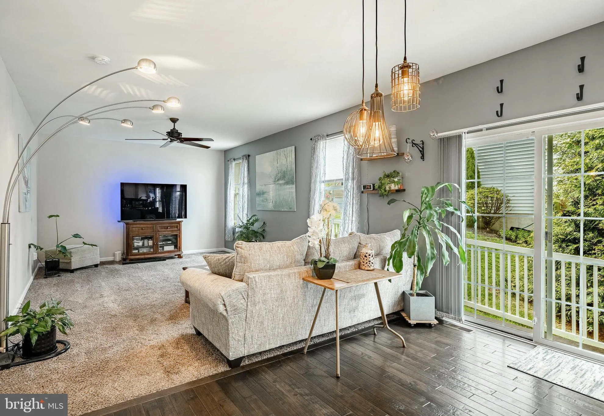 Coatesville, Pennsylvania 19320, United States, 4 Bedrooms Bedrooms, ,3 BathroomsBathrooms,Residential,Pending,114171