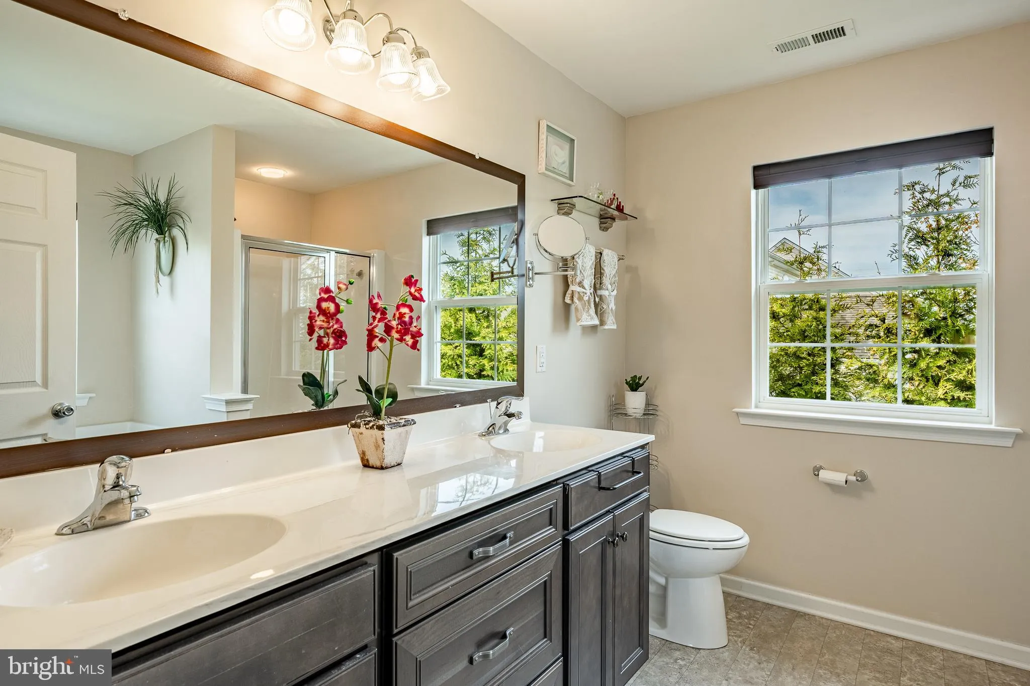 Coatesville, Pennsylvania 19320, United States, 4 Bedrooms Bedrooms, ,3 BathroomsBathrooms,Residential,Pending,114171