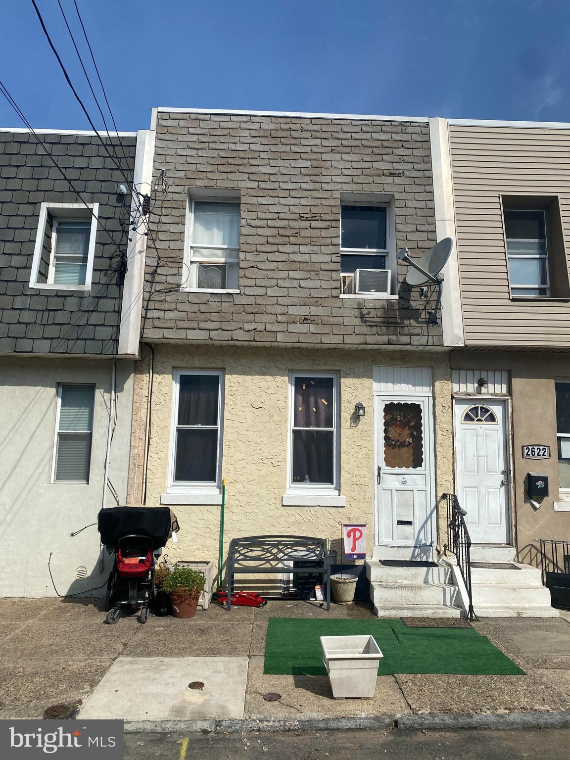 This 2 bedroom, 1 bath home has just been vacated. The seller recently regained possession from a squatter. Great potential for a flip or to add to your portfolio. Property is being sold as is.